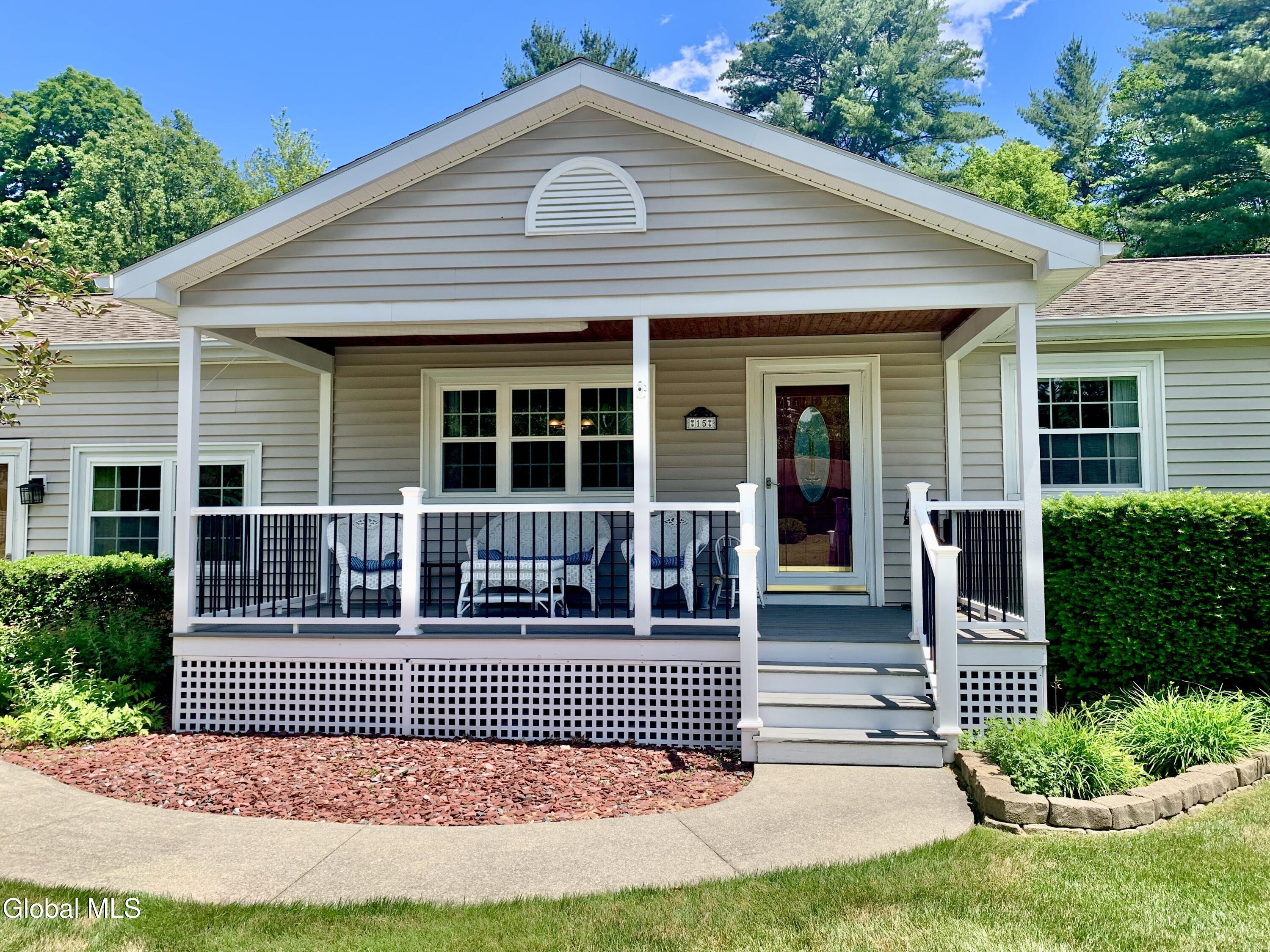 15 Algonquin Drive