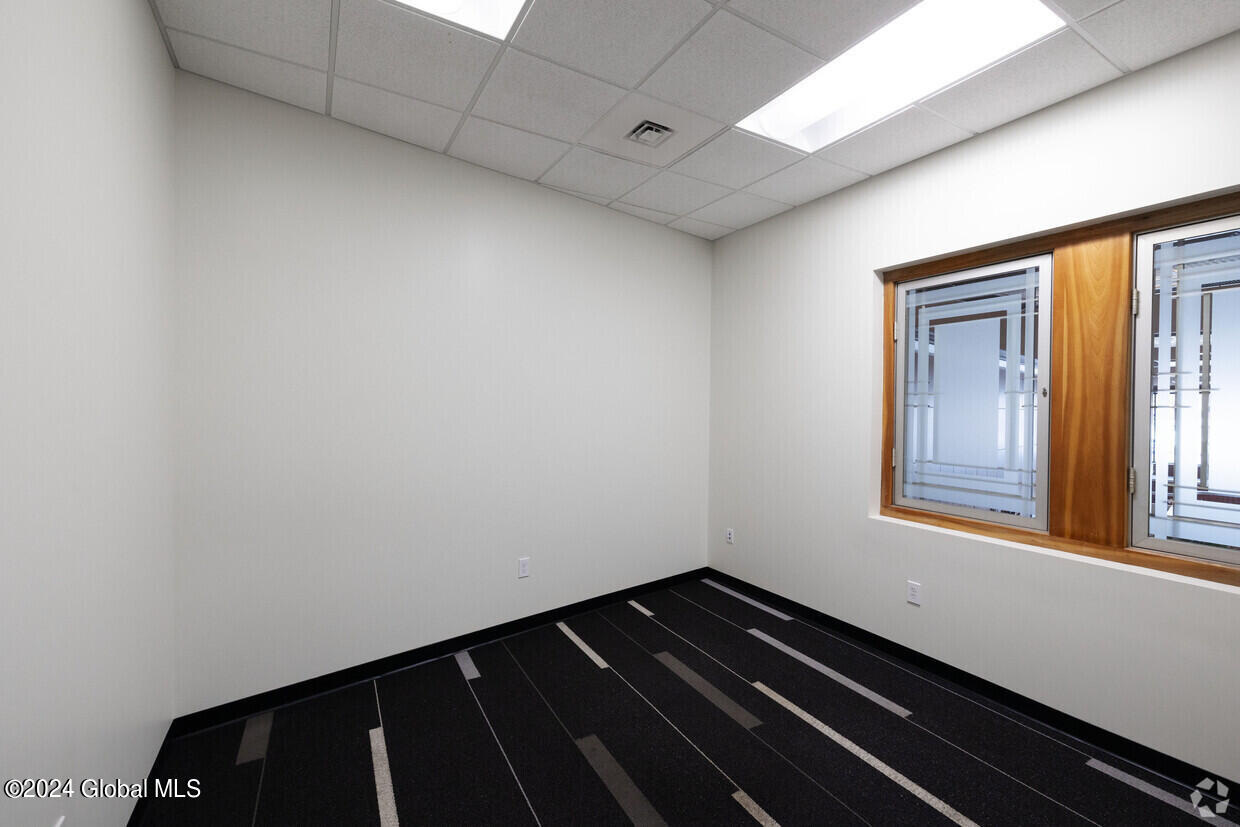 Schenectady, New York 12305, United States, ,Commercial,Active,73605