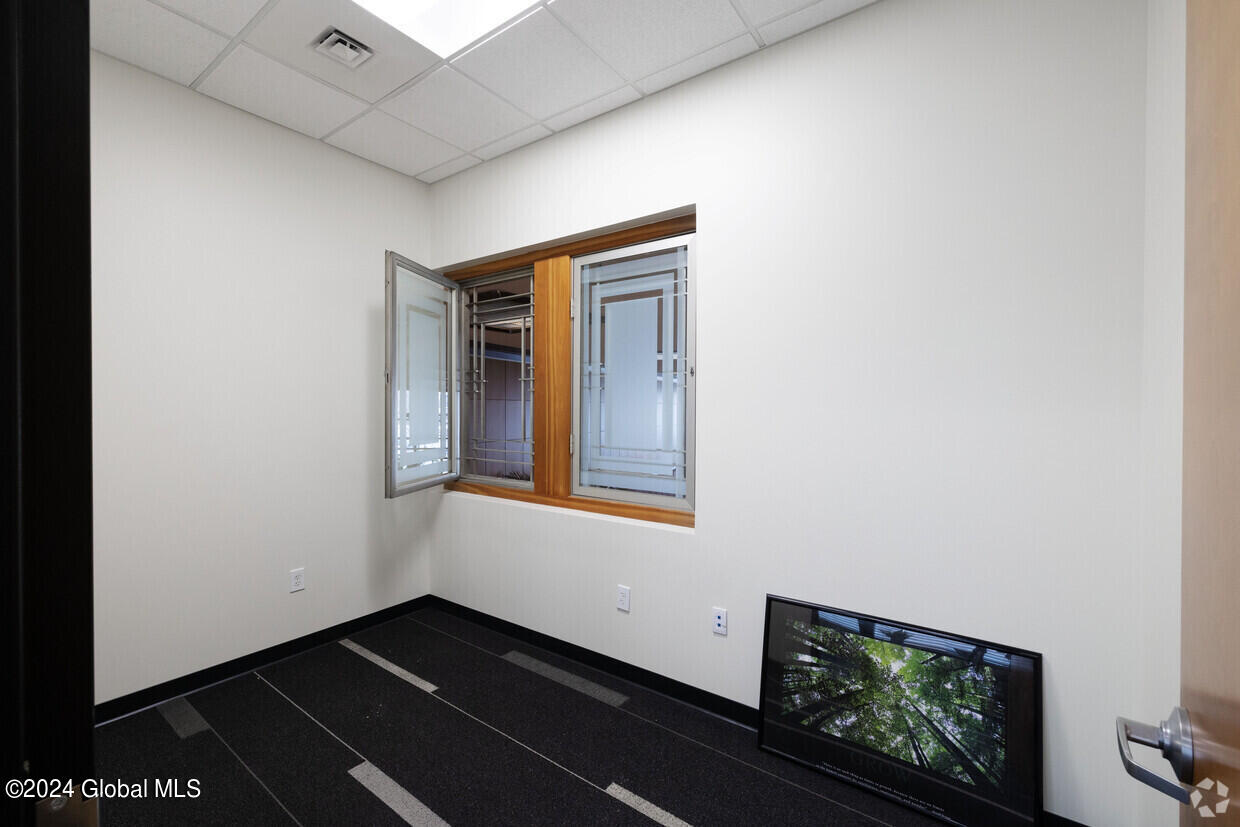 Schenectady, New York 12305, United States, ,Commercial,Active,73605
