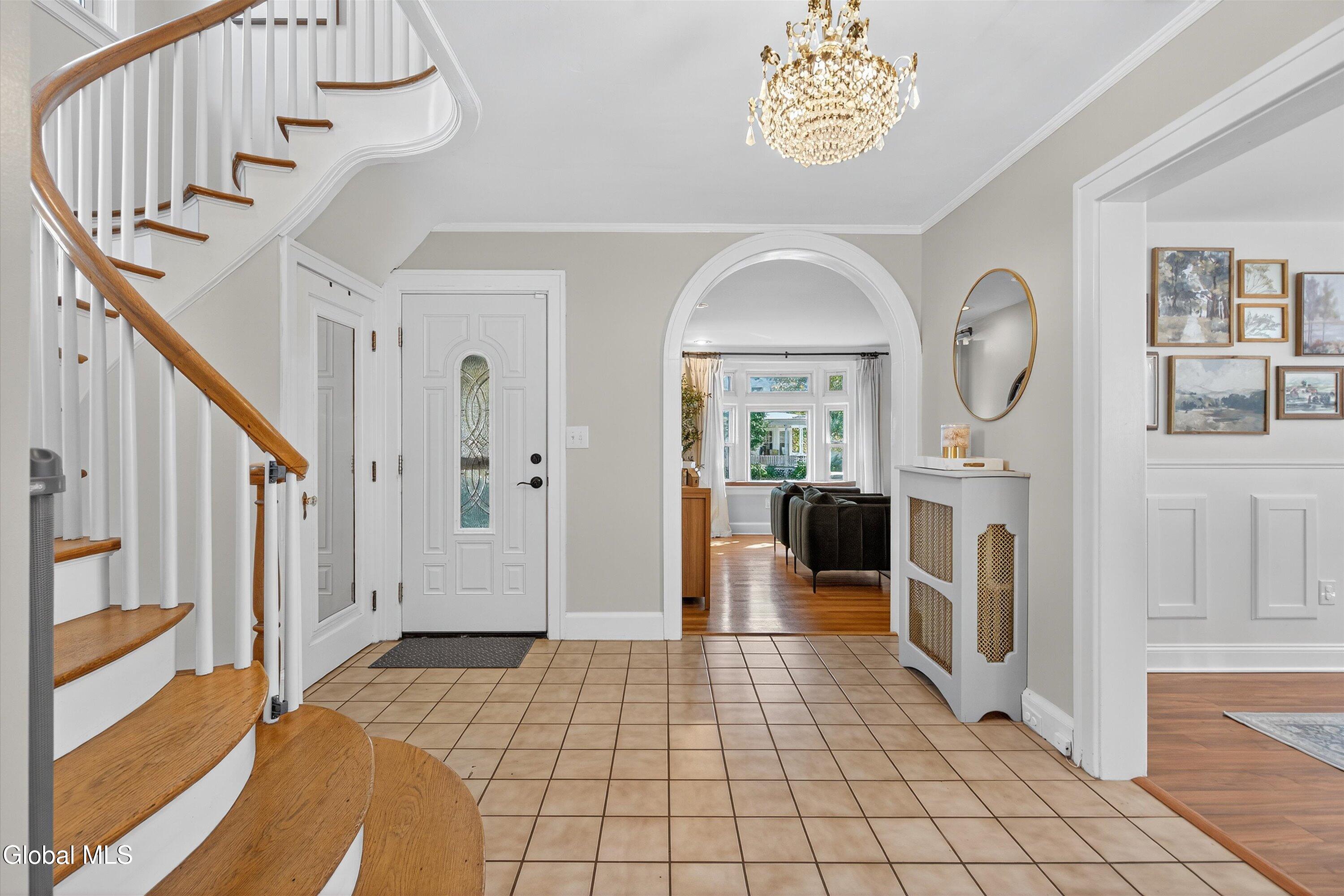 17 W Notre Dame Street