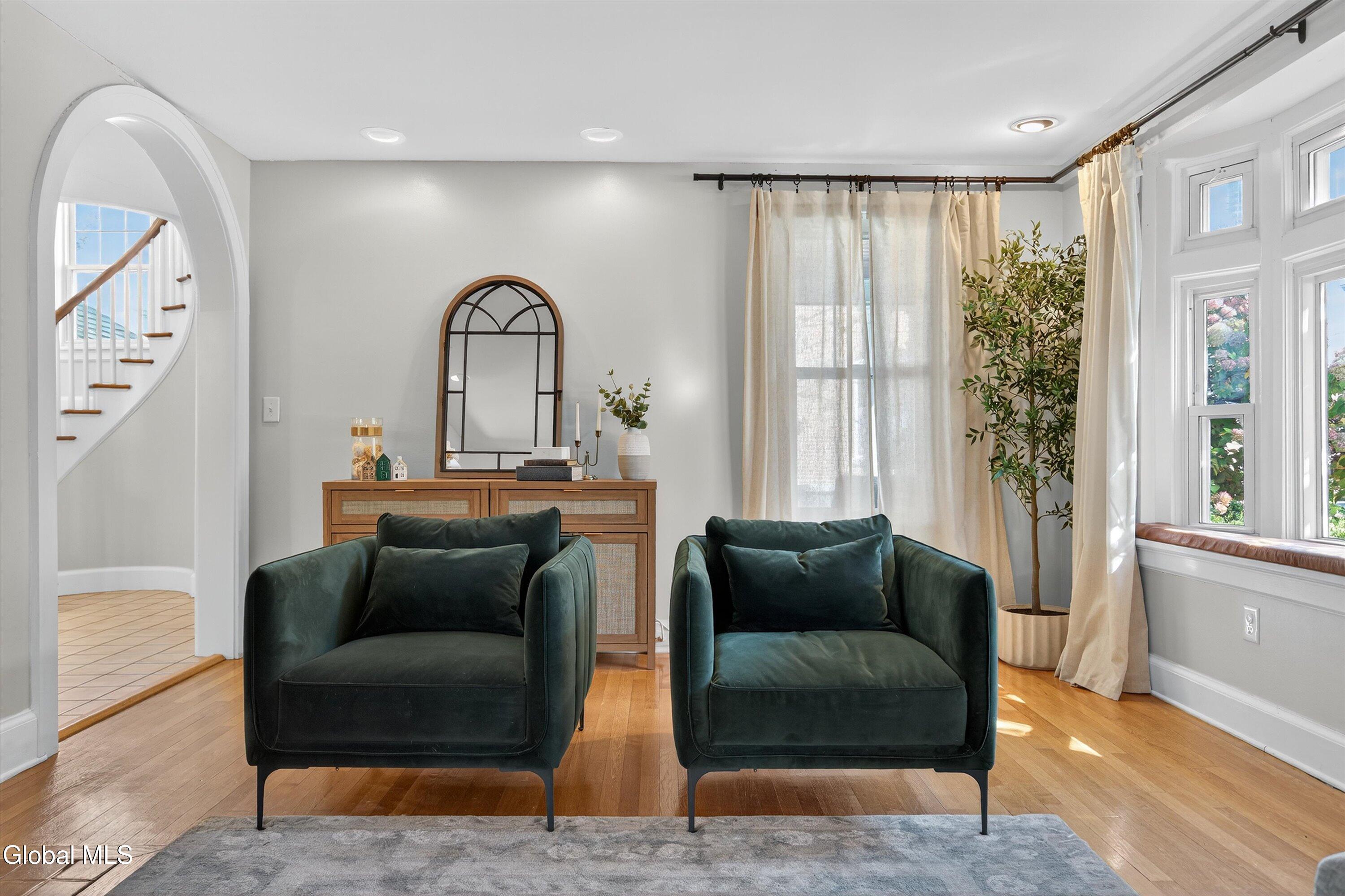 17 W Notre Dame Street