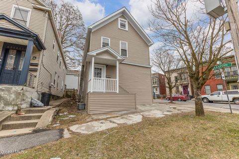 Photo of 11 Jackson Place, Schenectady, NY 12308 (MLS # 202611170)