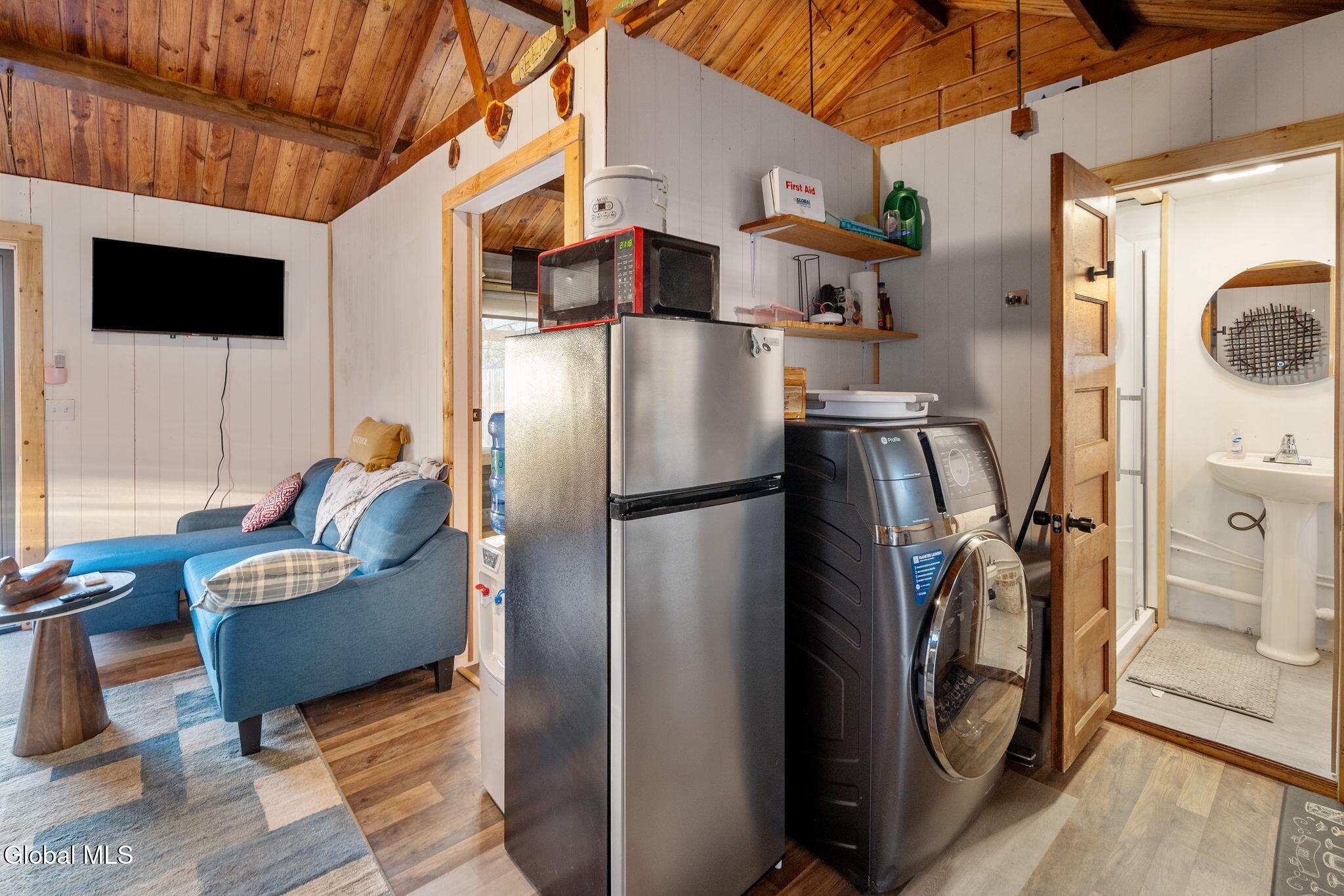 Ashland, New York 12407, United States, 4 Bedrooms Bedrooms, ,3 BathroomsBathrooms,Residential,Active,236773