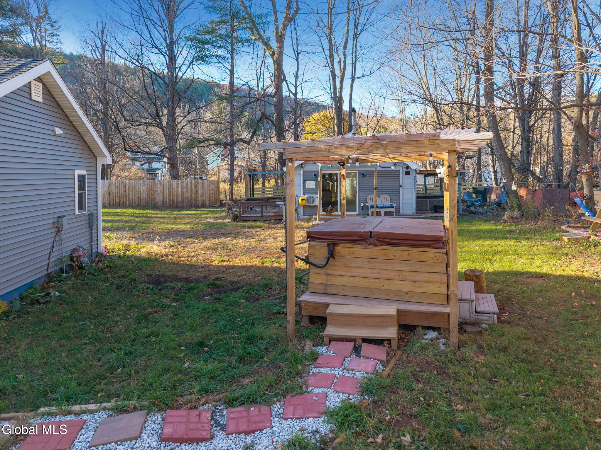 Ashland, New York 12407, United States, 4 Bedrooms Bedrooms, ,3 BathroomsBathrooms,Residential,Active,236773