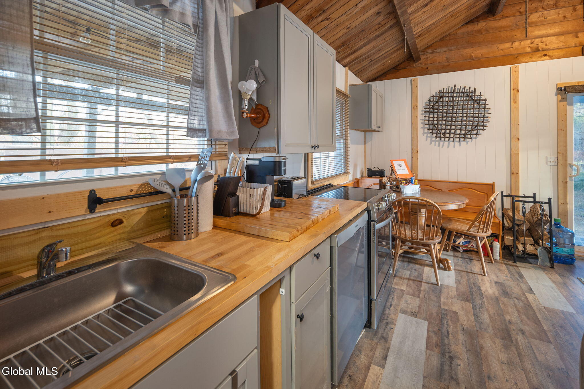 Ashland, New York 12407, United States, 4 Bedrooms Bedrooms, ,3 BathroomsBathrooms,Residential,Active,236773