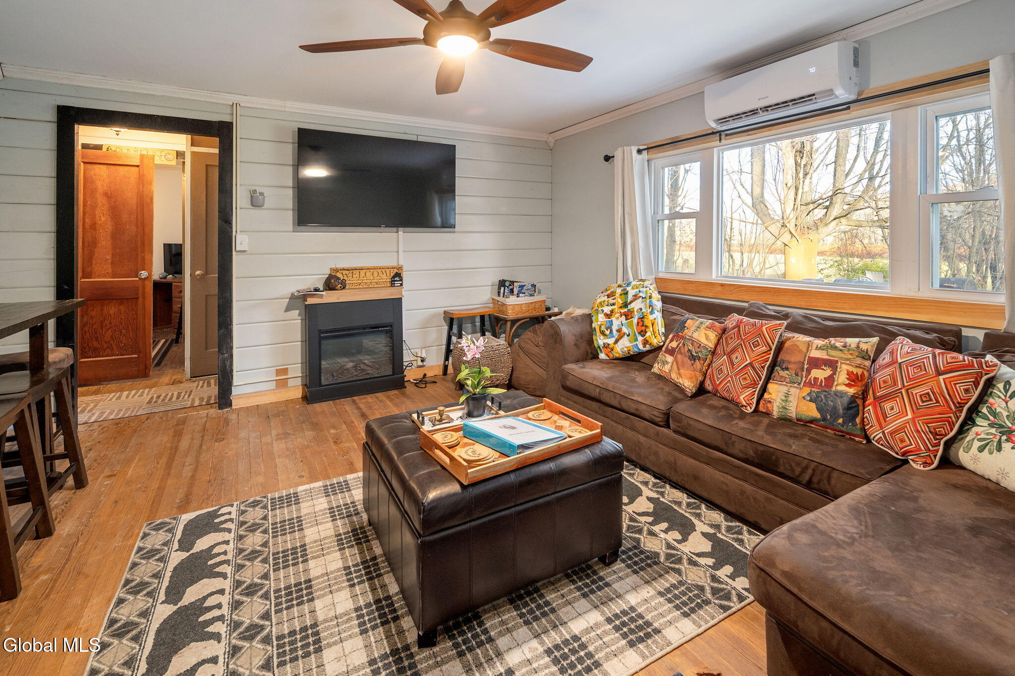 Ashland, New York 12407, United States, 4 Bedrooms Bedrooms, ,3 BathroomsBathrooms,Residential,Active,236773