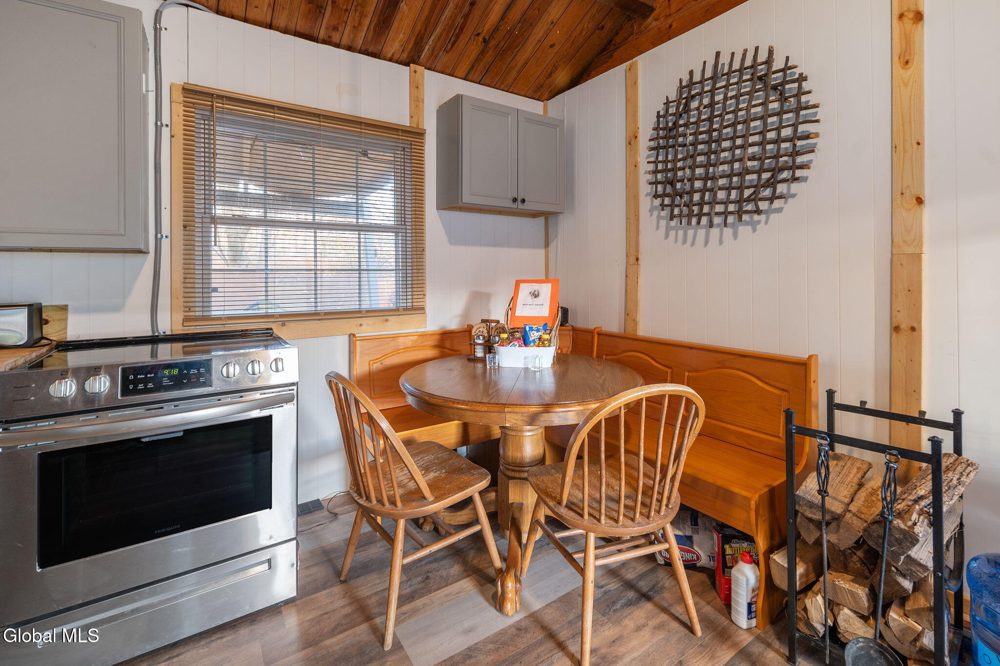 Ashland, New York 12407, United States, 4 Bedrooms Bedrooms, ,3 BathroomsBathrooms,Residential,Active,236773