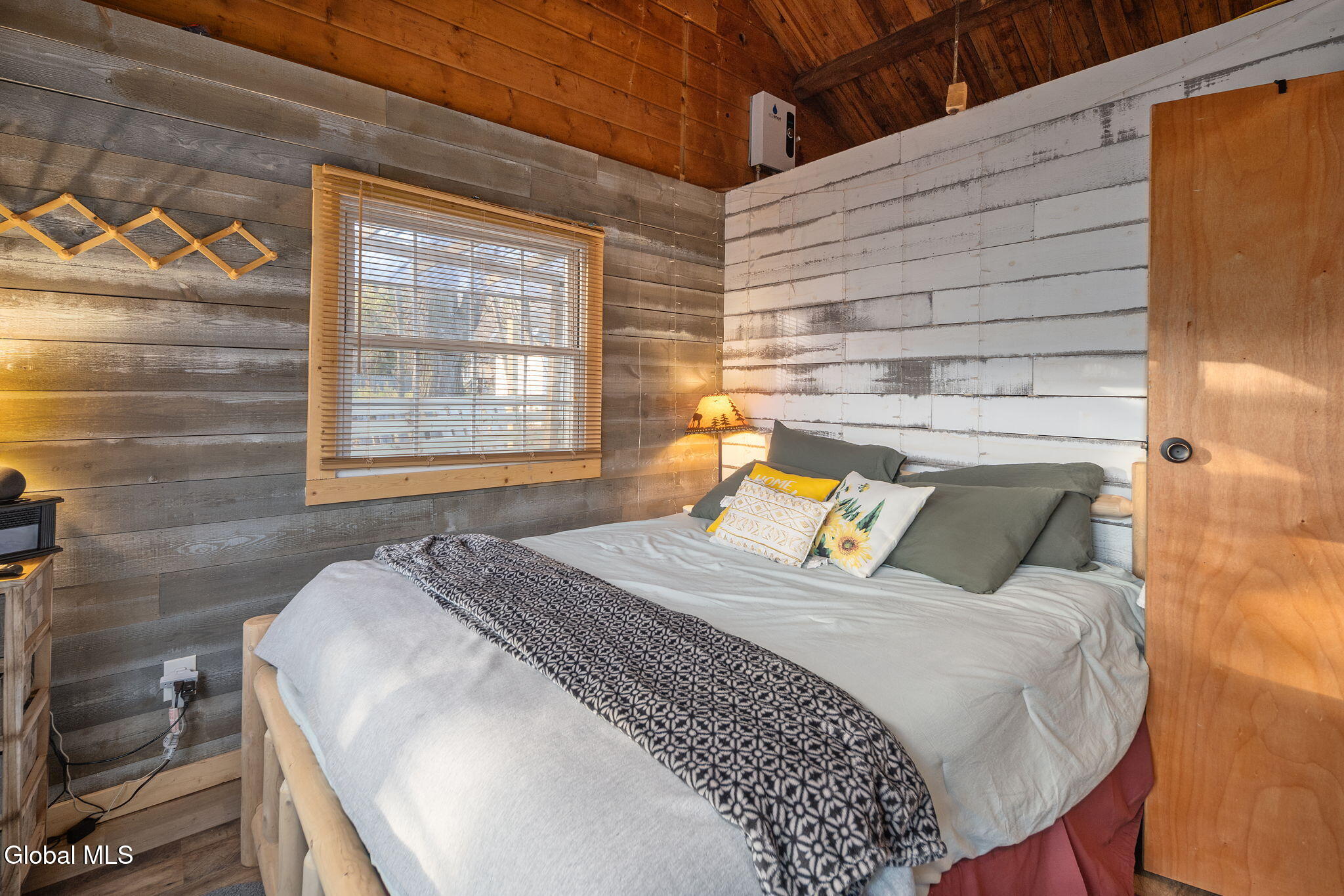 Ashland, New York 12407, United States, 4 Bedrooms Bedrooms, ,3 BathroomsBathrooms,Residential,Active,236773