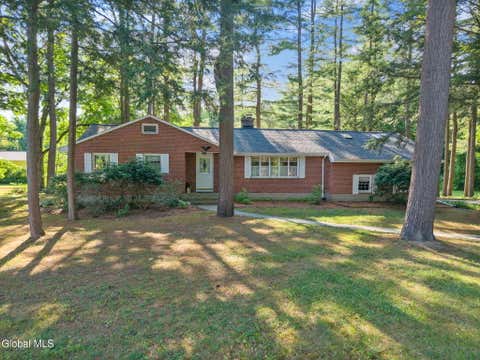Homes For Sale - 4 Acorn Drive<br/> Saratoga County, Burnt Hills, NY 12027