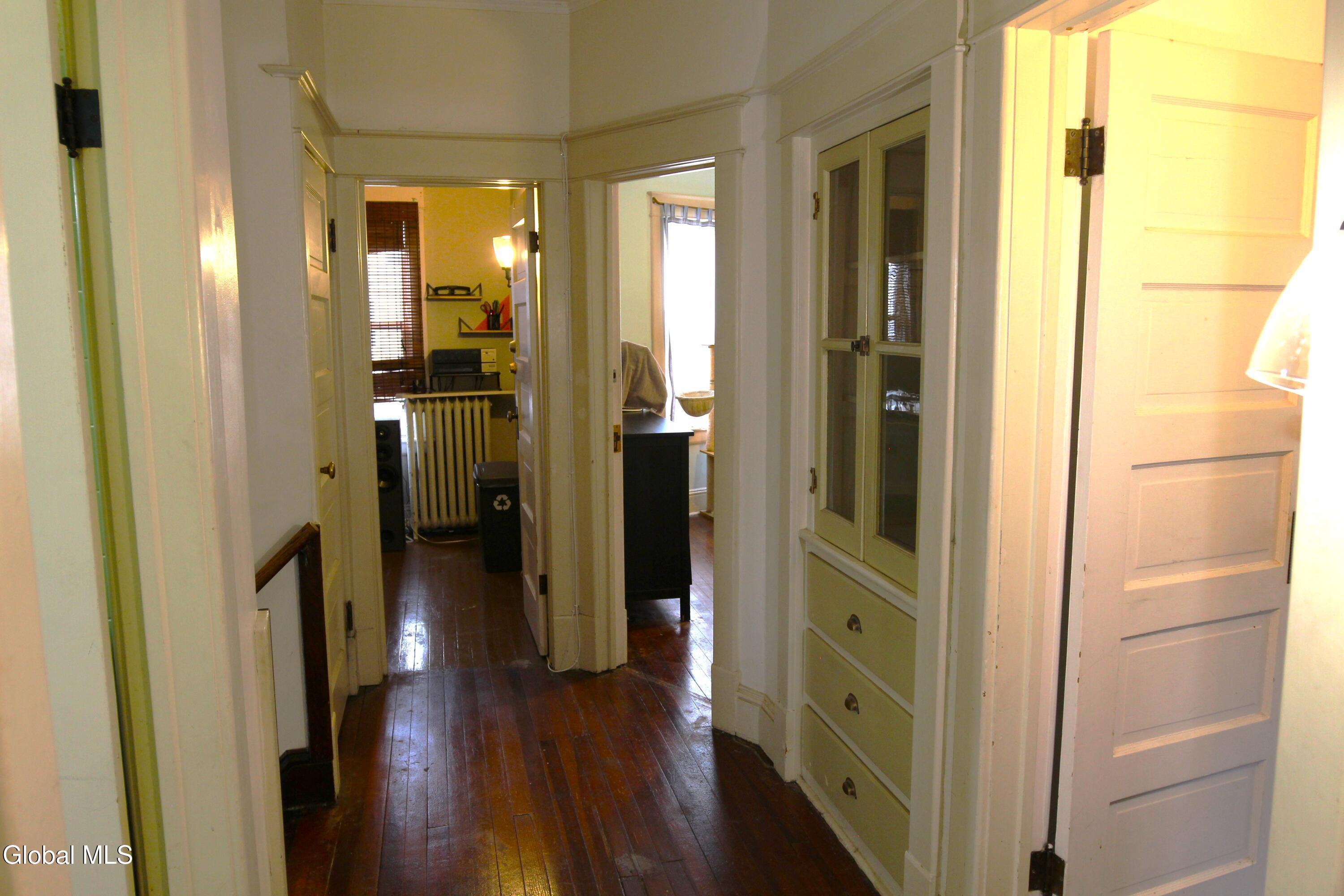 Albany, New York 12208, United States, 5 Bedrooms Bedrooms, ,2 BathroomsBathrooms,Residential,Pending,250103