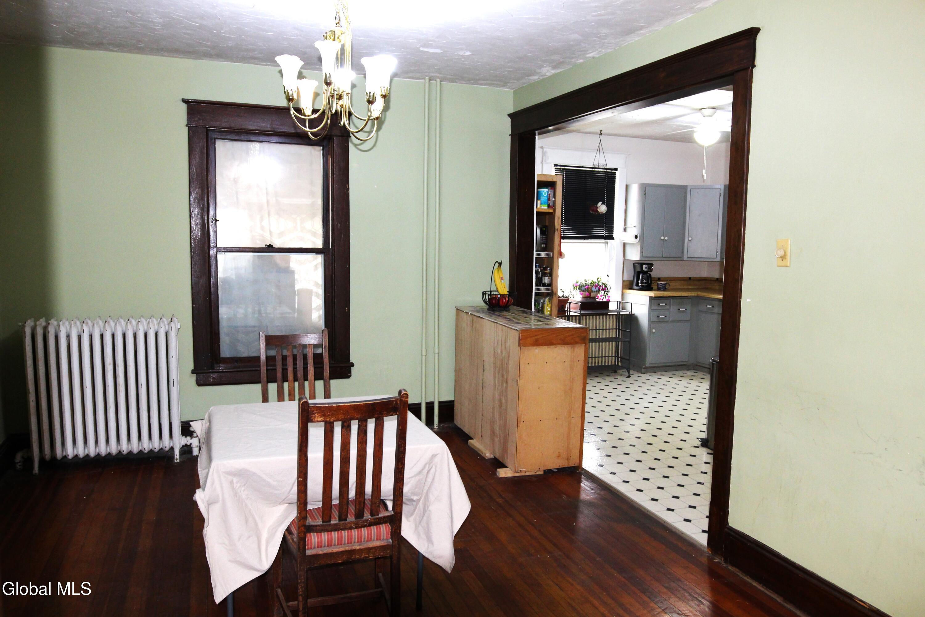 Albany, New York 12208, United States, 5 Bedrooms Bedrooms, ,2 BathroomsBathrooms,Residential,Pending,250103