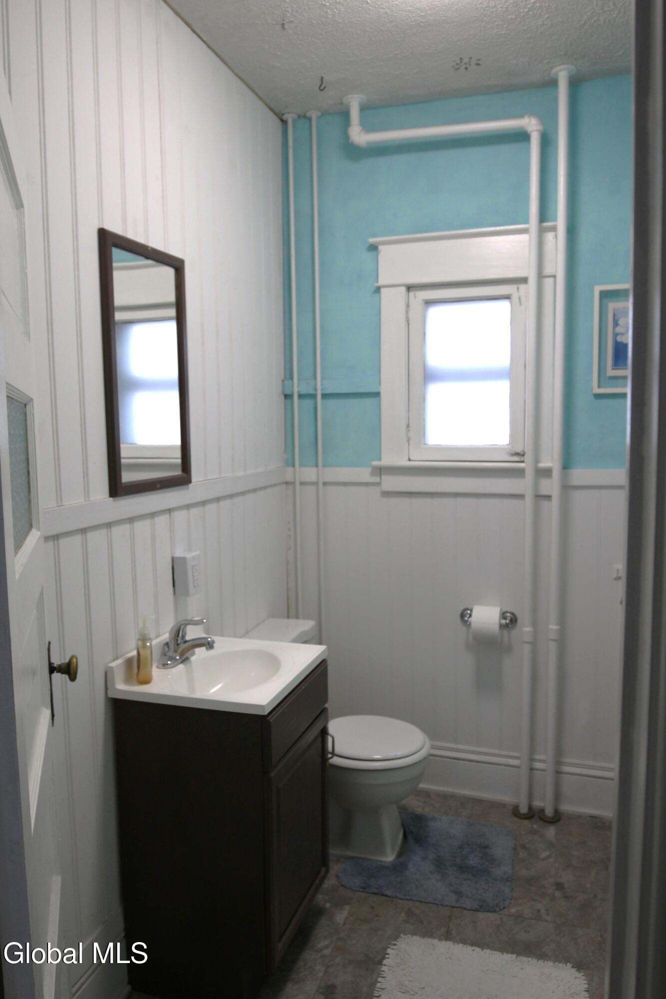 Albany, New York 12208, United States, 5 Bedrooms Bedrooms, ,2 BathroomsBathrooms,Residential,Pending,250103