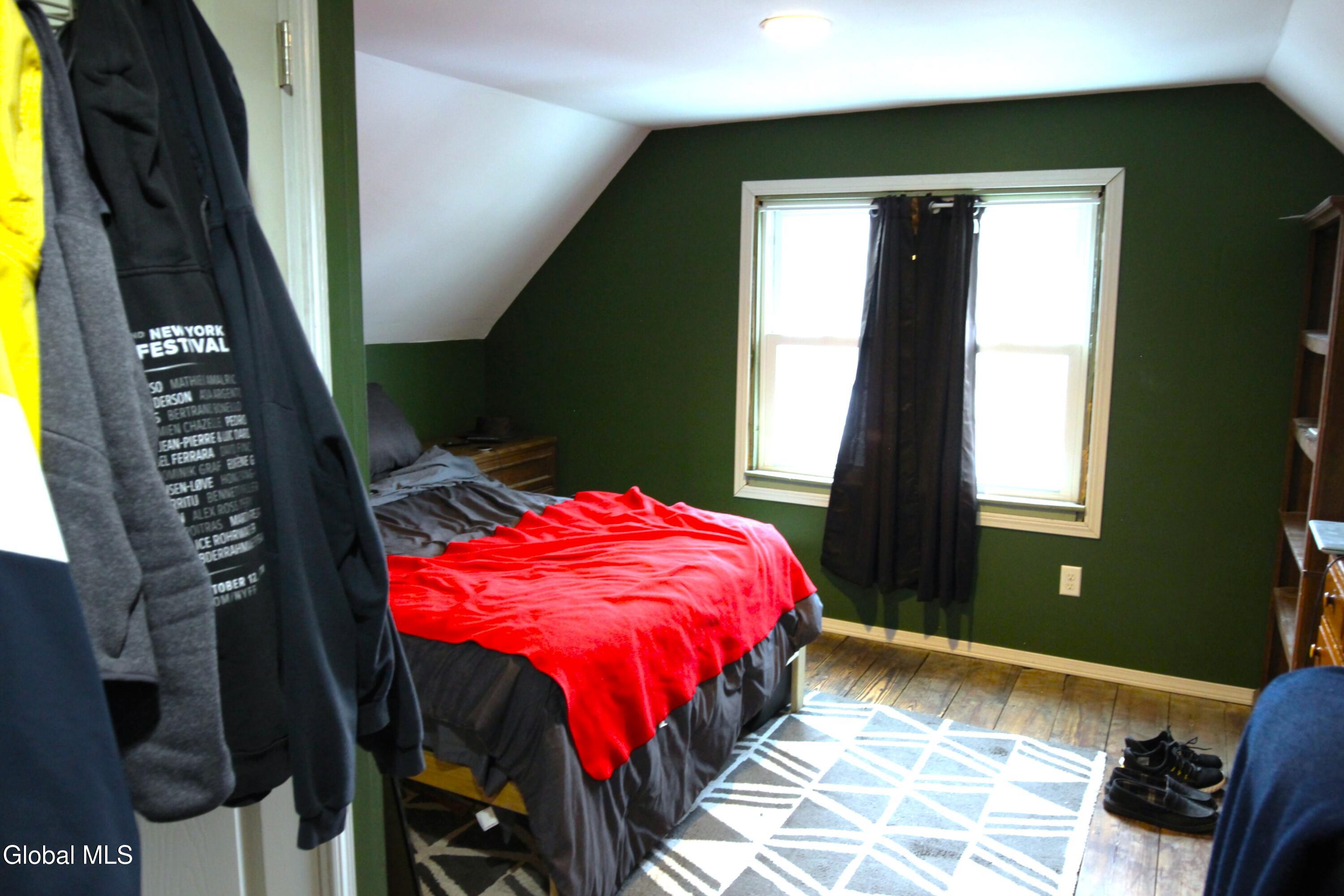 Albany, New York 12208, United States, 5 Bedrooms Bedrooms, ,2 BathroomsBathrooms,Residential,Pending,250103