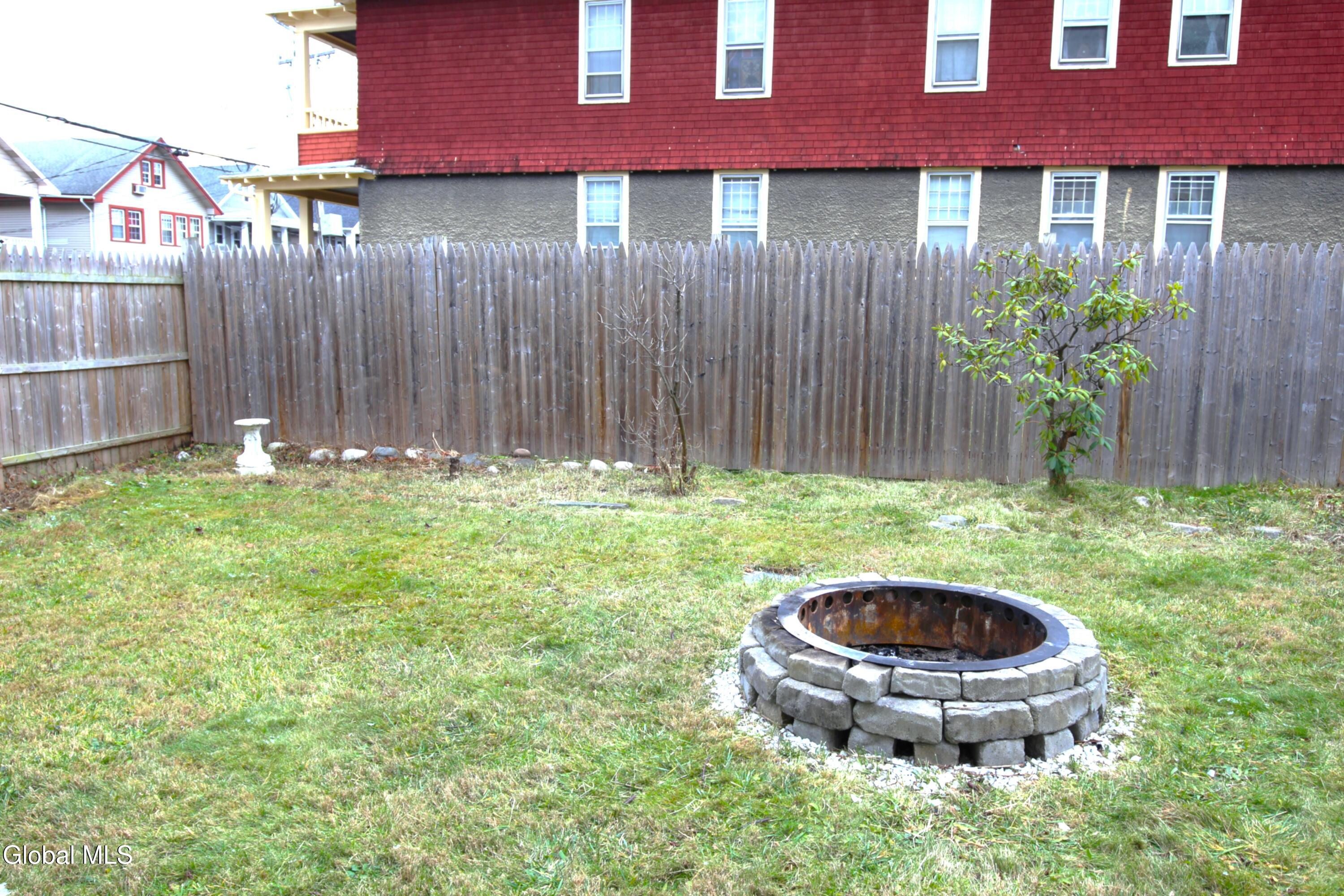 Albany, New York 12208, United States, 5 Bedrooms Bedrooms, ,2 BathroomsBathrooms,Residential,Pending,250103