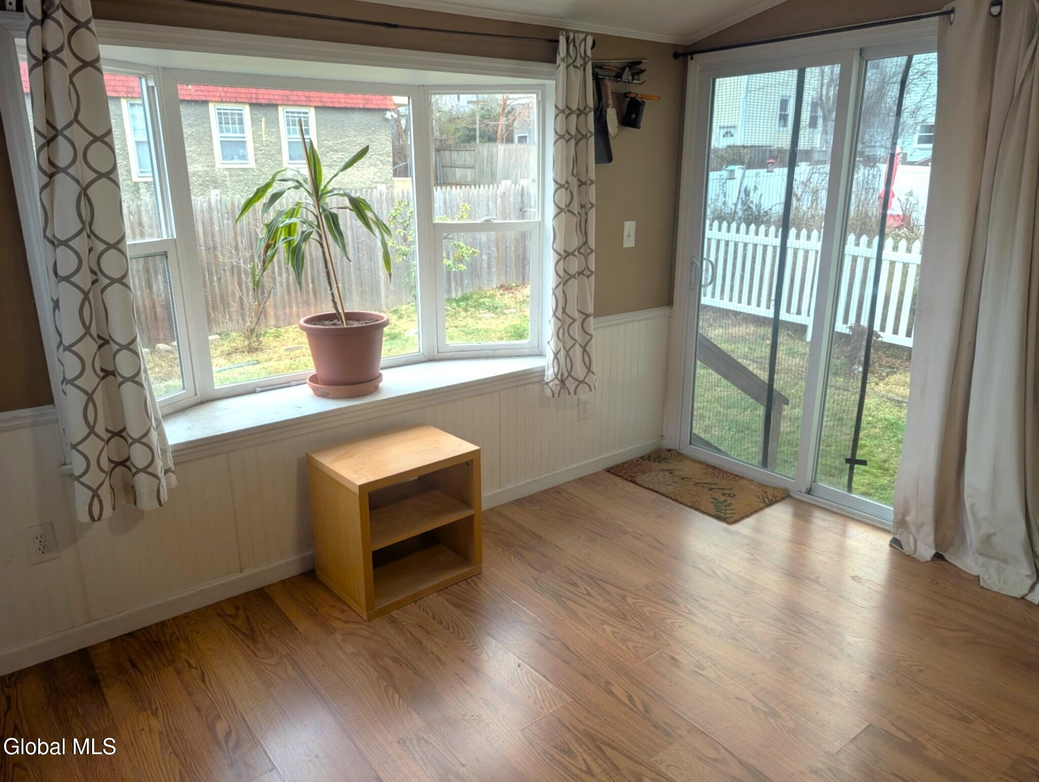 Albany, New York 12208, United States, 5 Bedrooms Bedrooms, ,2 BathroomsBathrooms,Residential,Pending,250103