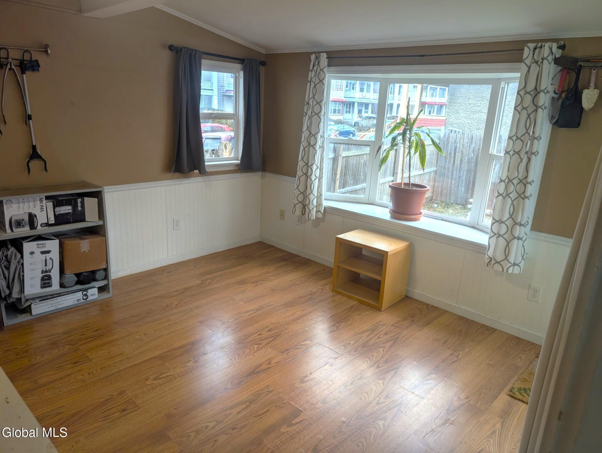 Albany, New York 12208, United States, 5 Bedrooms Bedrooms, ,2 BathroomsBathrooms,Residential,Pending,250103