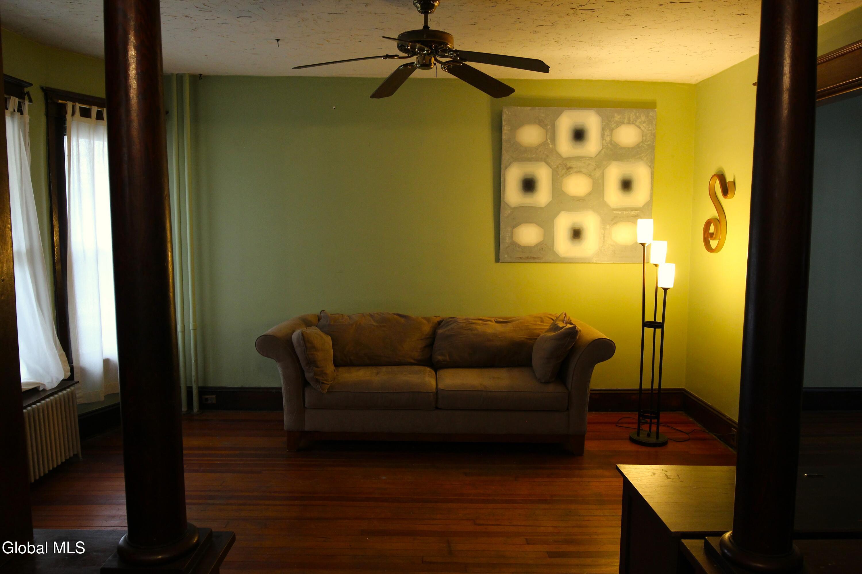 Albany, New York 12208, United States, 5 Bedrooms Bedrooms, ,2 BathroomsBathrooms,Residential,Pending,250103