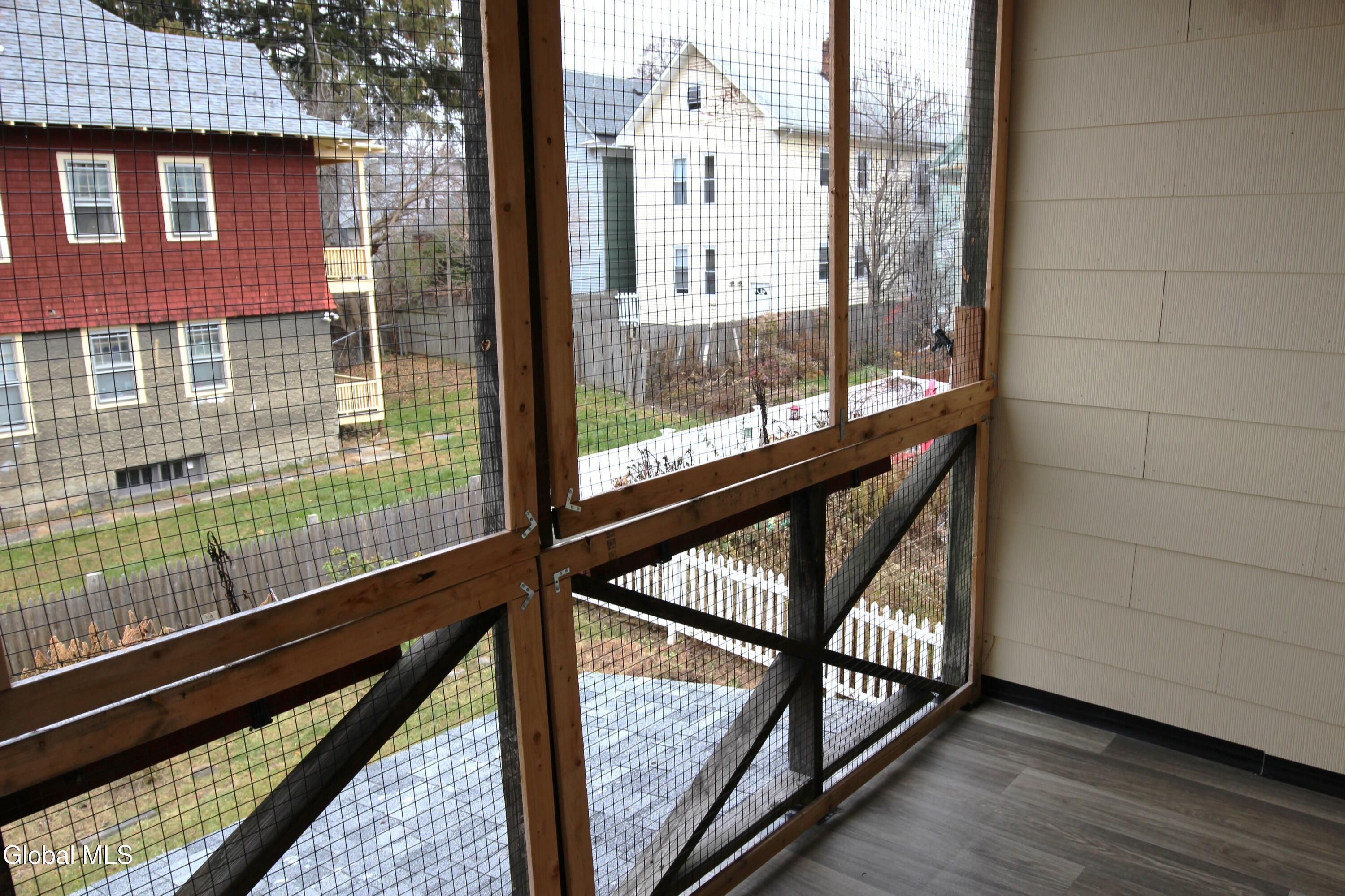 Albany, New York 12208, United States, 5 Bedrooms Bedrooms, ,2 BathroomsBathrooms,Residential,Pending,250103