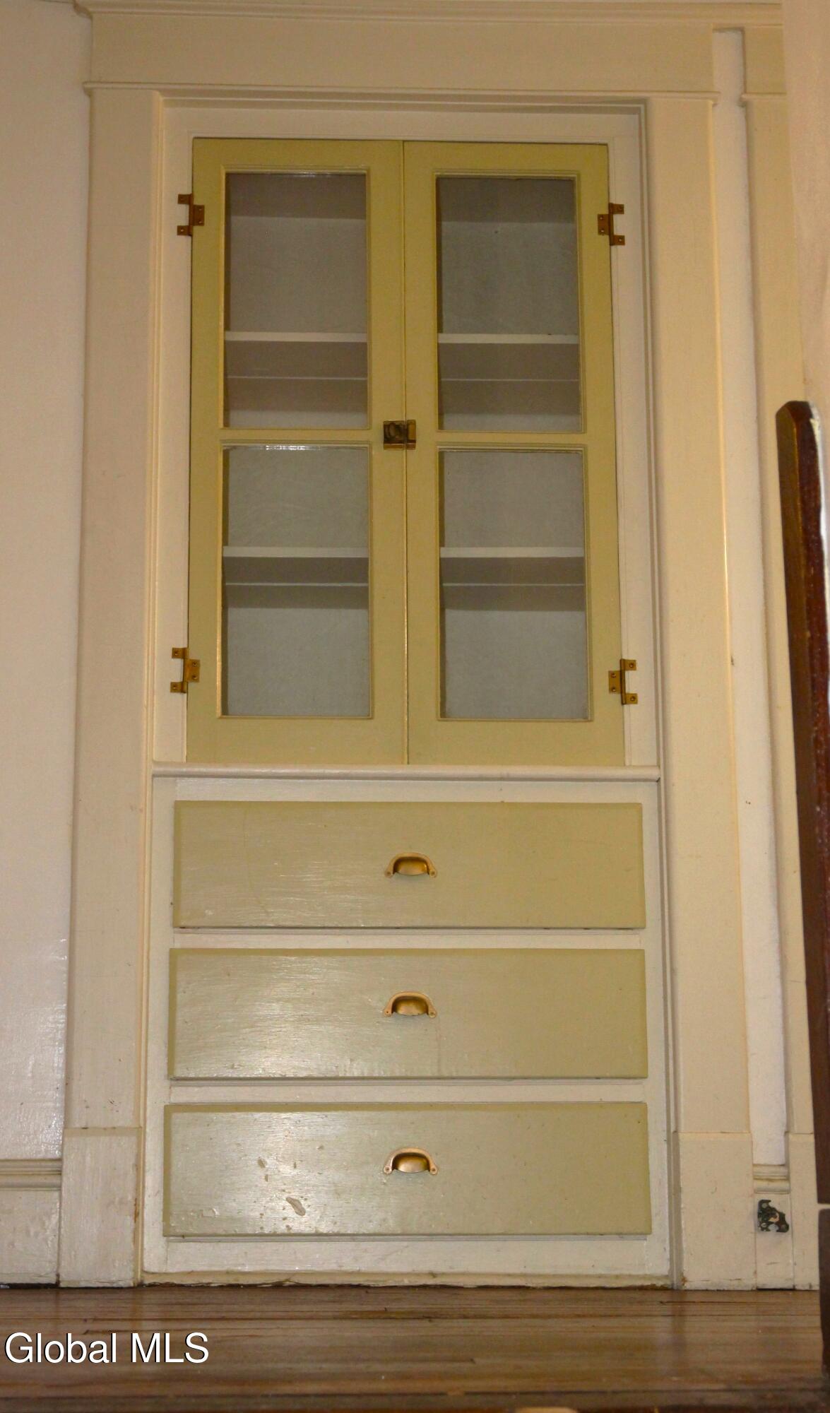 Albany, New York 12208, United States, 5 Bedrooms Bedrooms, ,2 BathroomsBathrooms,Residential,Pending,250103