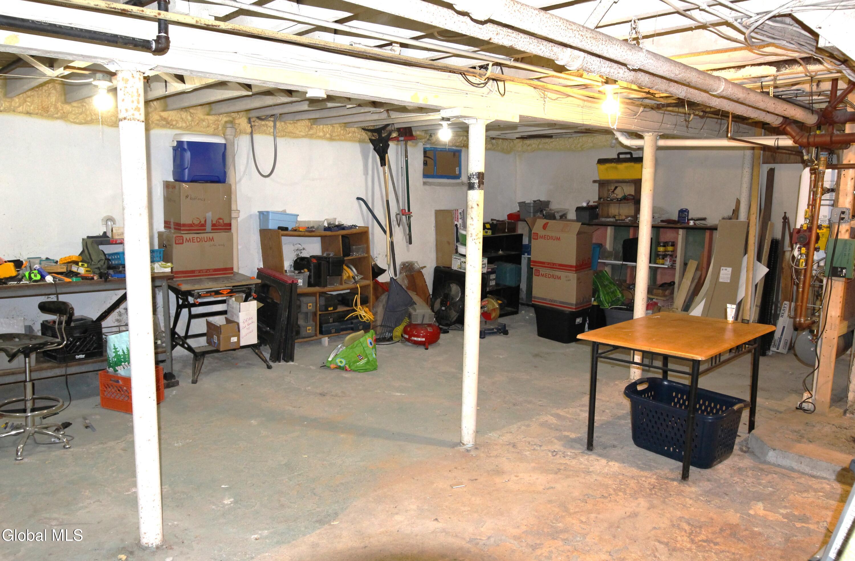 Albany, New York 12208, United States, 5 Bedrooms Bedrooms, ,2 BathroomsBathrooms,Residential,Pending,250103