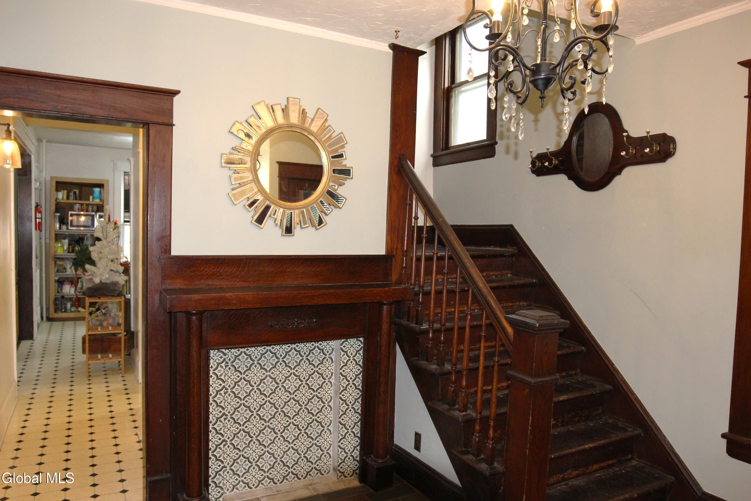 Albany, New York 12208, United States, 5 Bedrooms Bedrooms, ,2 BathroomsBathrooms,Residential,Pending,250103