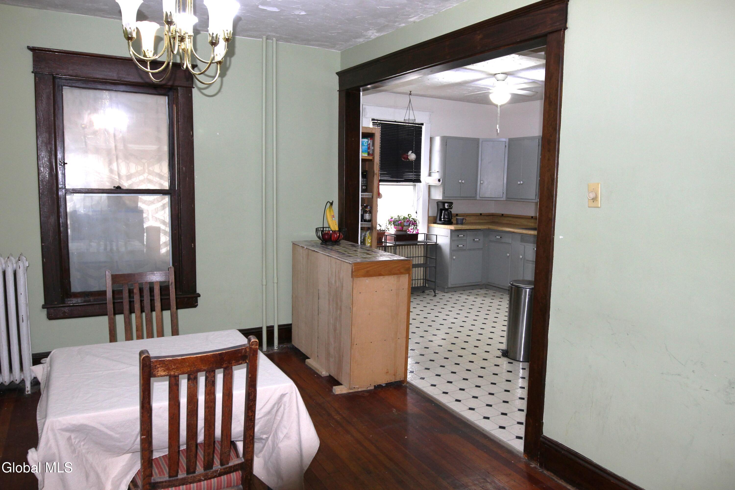 Albany, New York 12208, United States, 5 Bedrooms Bedrooms, ,2 BathroomsBathrooms,Residential,Pending,250103