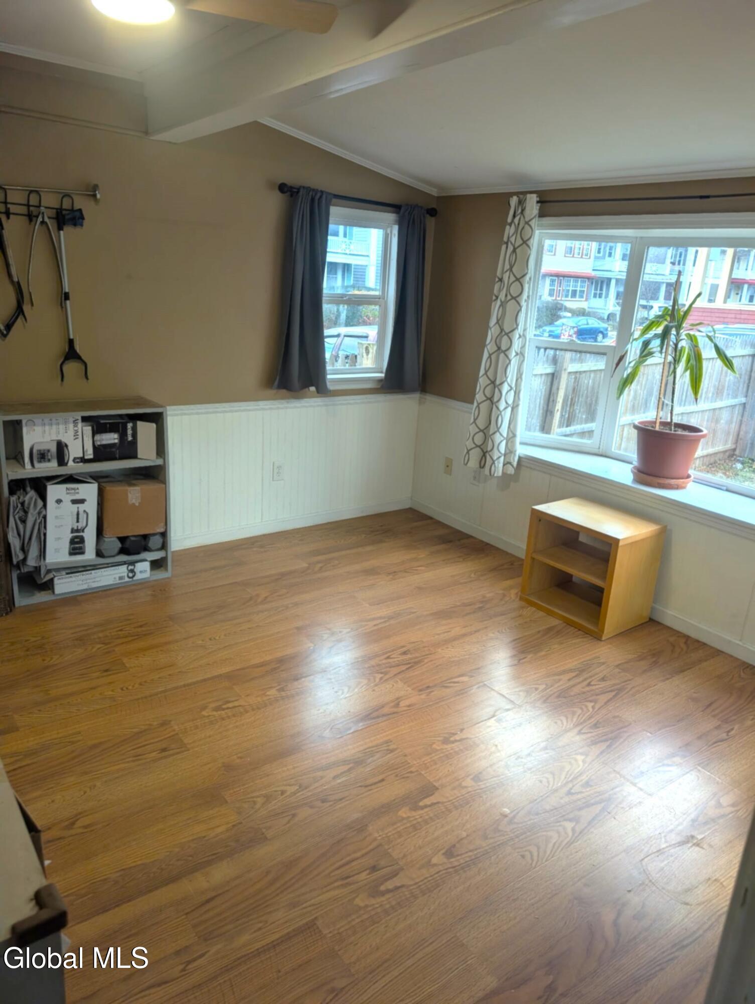 Albany, New York 12208, United States, 5 Bedrooms Bedrooms, ,2 BathroomsBathrooms,Residential,Pending,250103