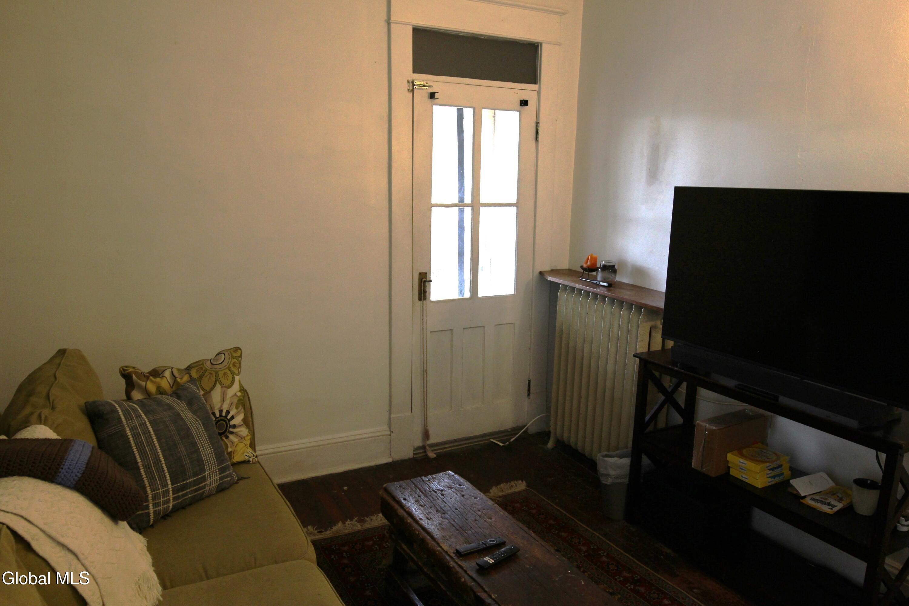 Albany, New York 12208, United States, 5 Bedrooms Bedrooms, ,2 BathroomsBathrooms,Residential,Pending,250103