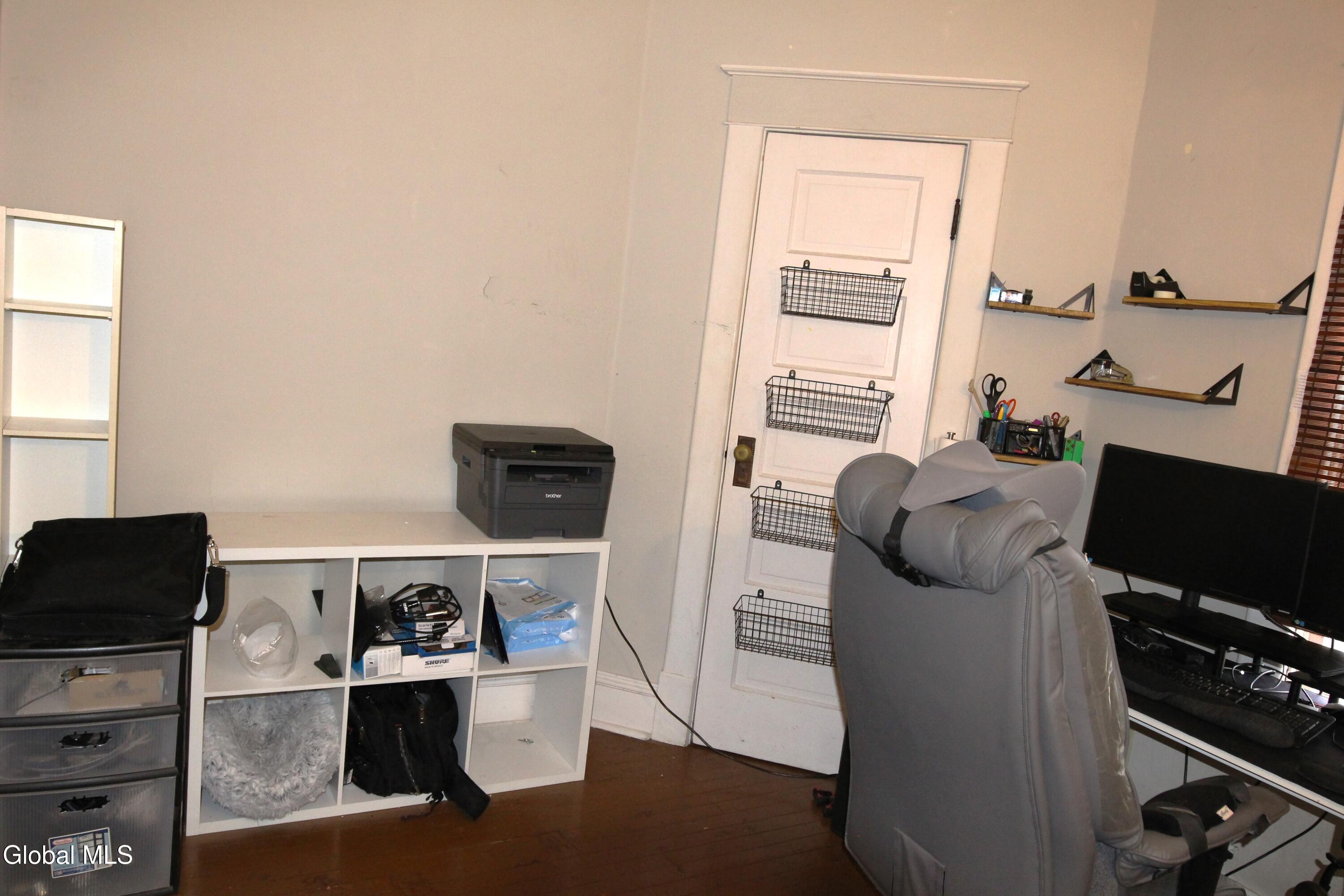 Albany, New York 12208, United States, 5 Bedrooms Bedrooms, ,2 BathroomsBathrooms,Residential,Pending,250103