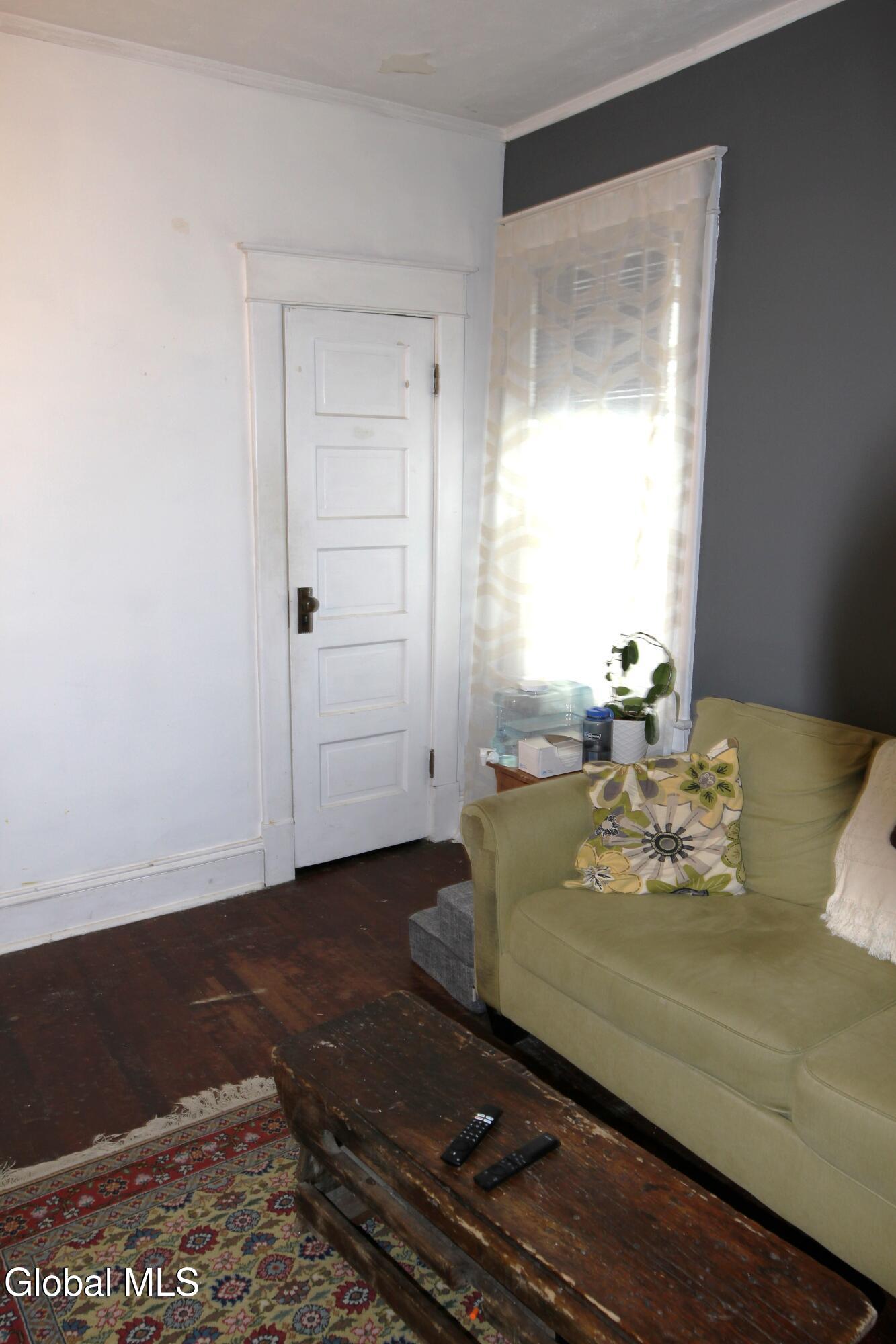 Albany, New York 12208, United States, 5 Bedrooms Bedrooms, ,2 BathroomsBathrooms,Residential,Pending,250103