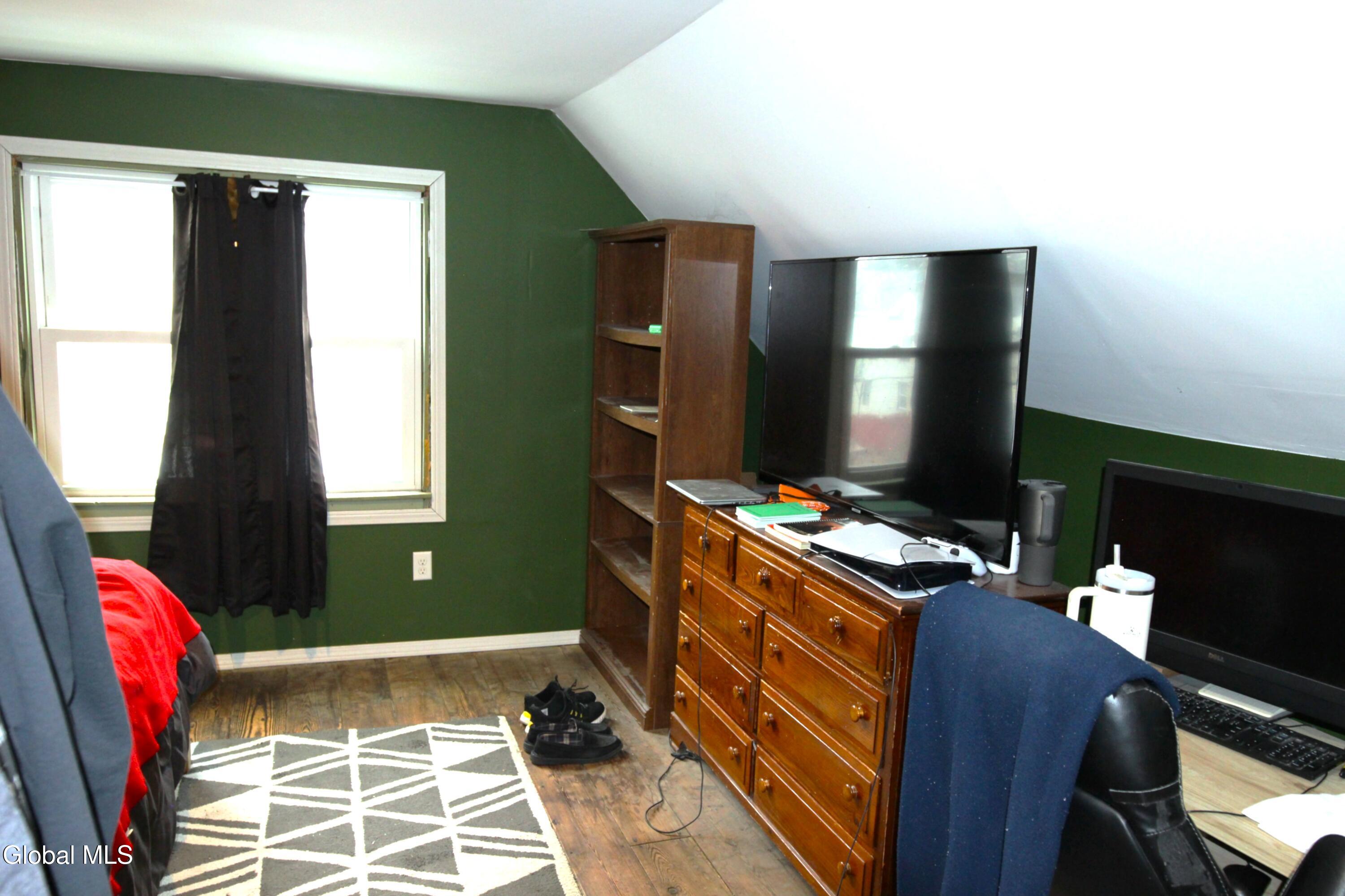 Albany, New York 12208, United States, 5 Bedrooms Bedrooms, ,2 BathroomsBathrooms,Residential,Pending,250103