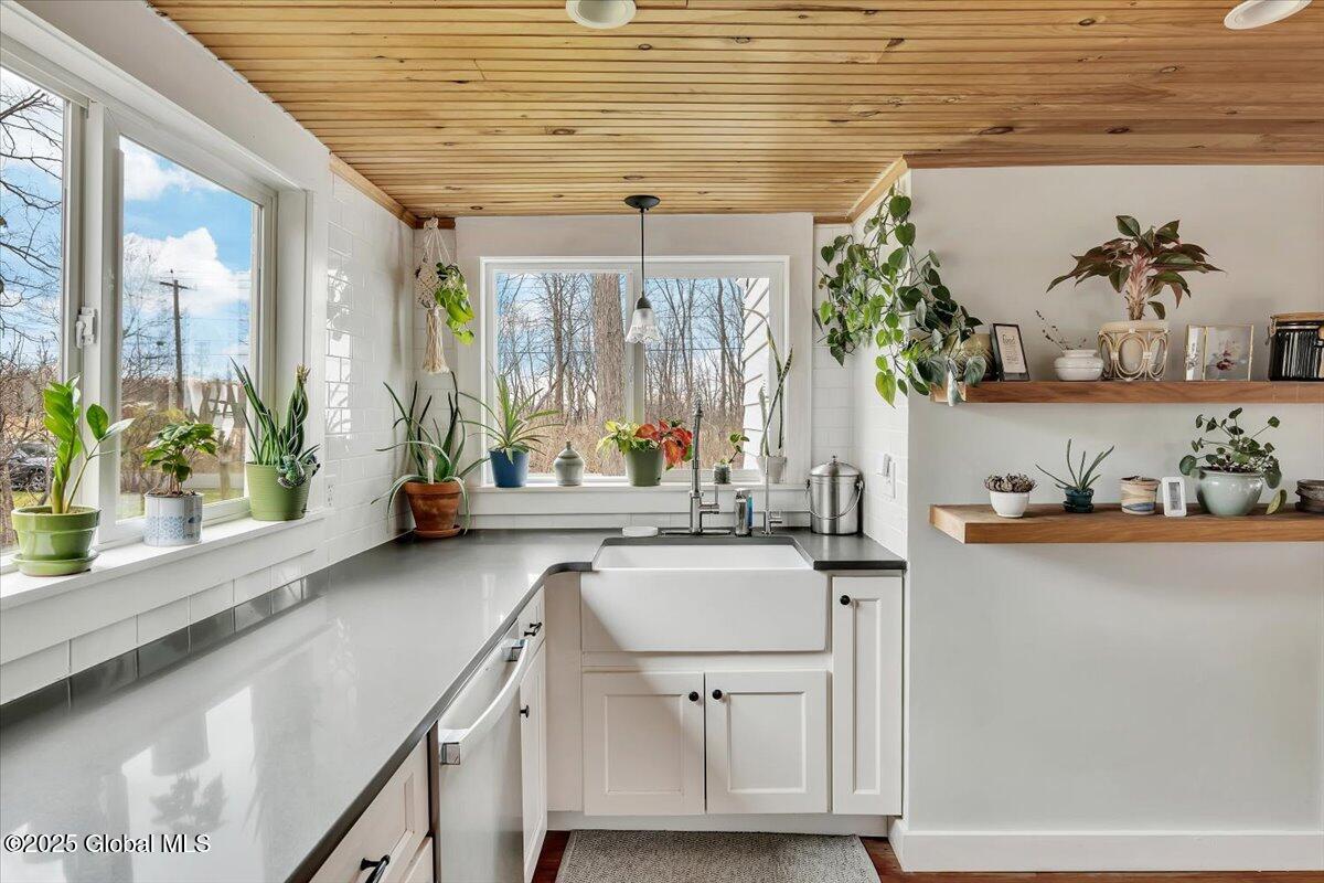 987 Western Road, Castleton On Hudson, New York image 5