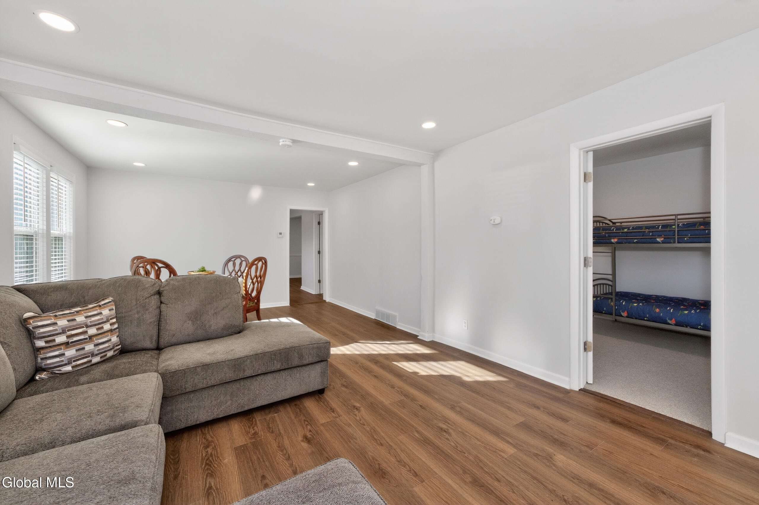 2618 Hendricks Street