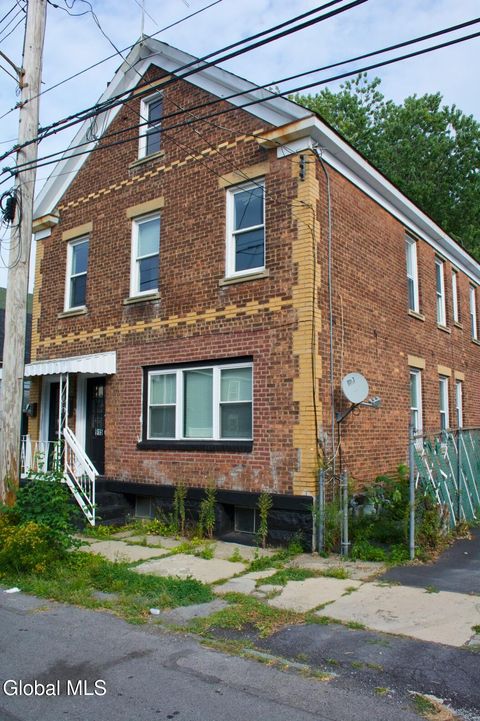 Photo of 915 McClyman Street, Schenectady, NY 12307 (MLS # 202524877)