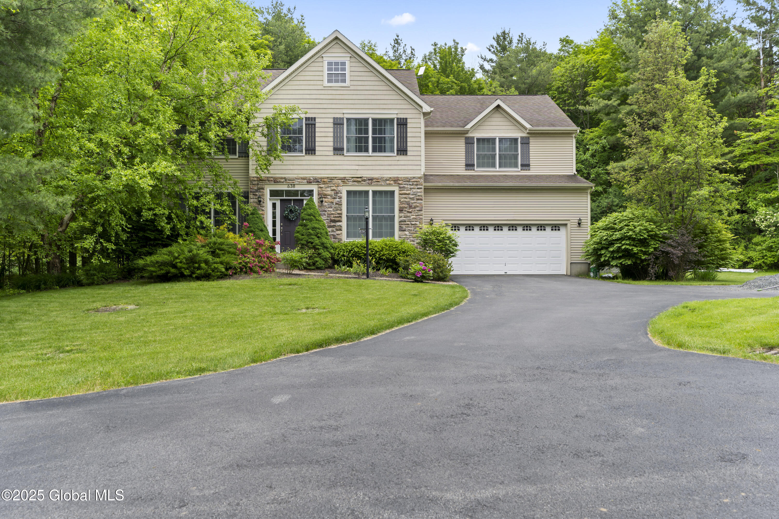638 Grooms Road, Clifton Park, New York image 1