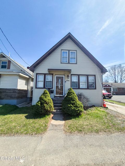Photo of 2906 Guilderland Avenue, Schenectady, NY 12306 (MLS # 202615346)