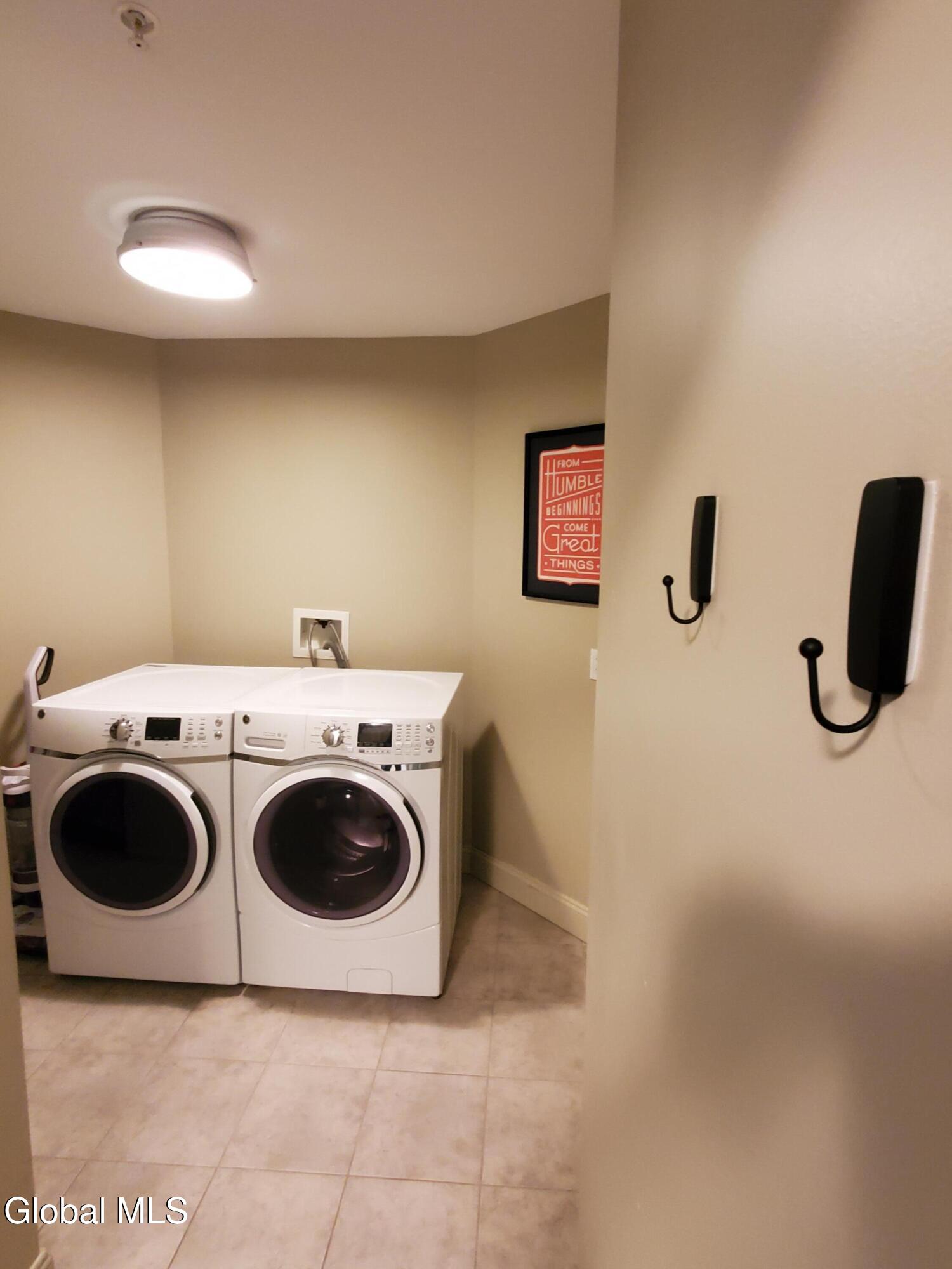 Saratoga Springs, New York 12866, United States, 3 Bedrooms Bedrooms, ,3 BathroomsBathrooms,Residential,Active,91803