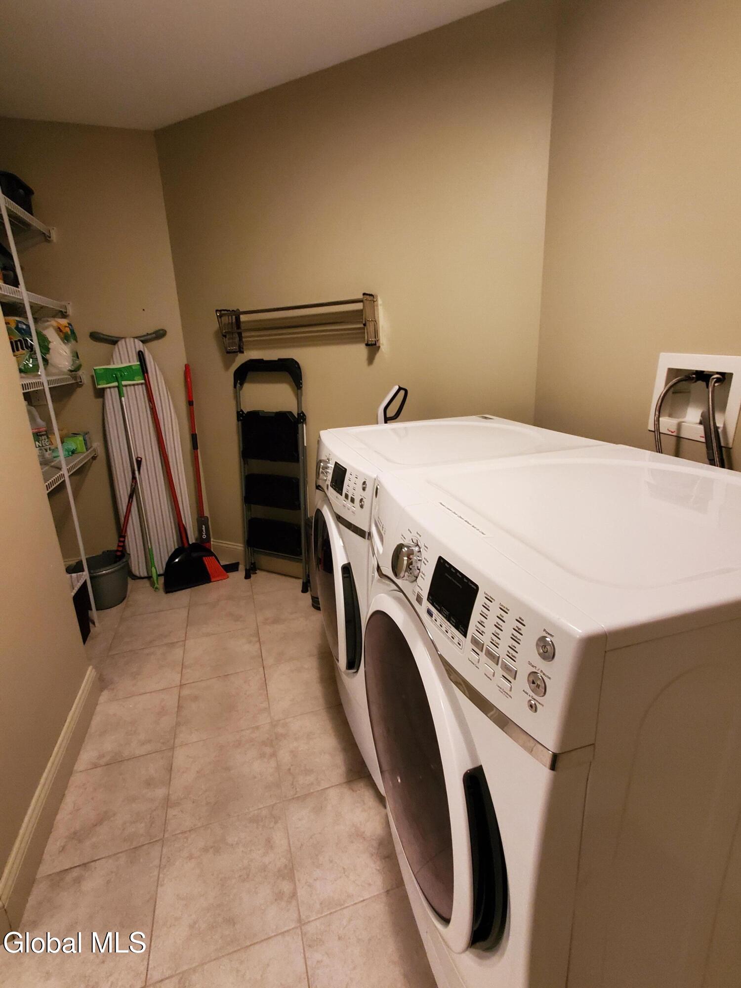 Saratoga Springs, New York 12866, United States, 3 Bedrooms Bedrooms, ,3 BathroomsBathrooms,Residential,Active,91803