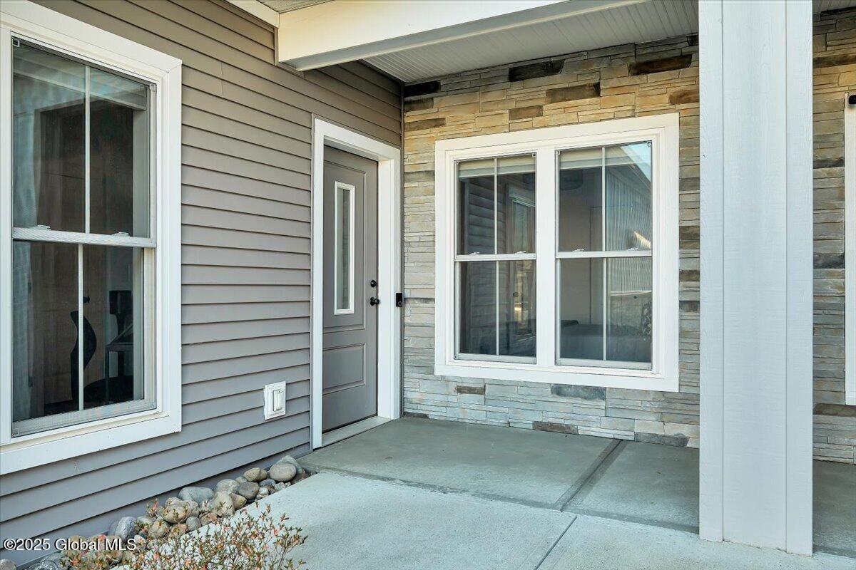 53 Wardley Circle, Cohoes, New York image 9