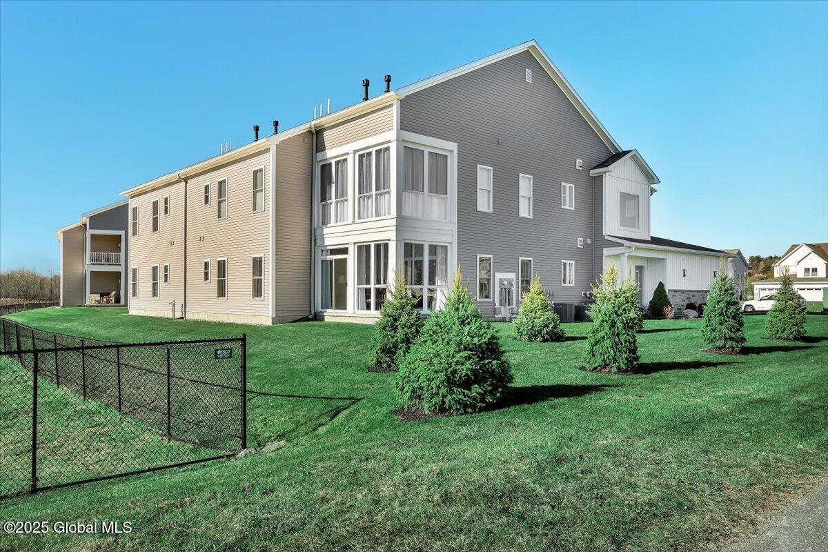 53 Wardley Circle, Cohoes, New York image 8