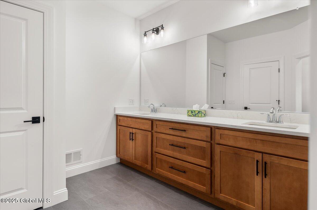 5 Lookout Circle, Gansevoort, New York image 16