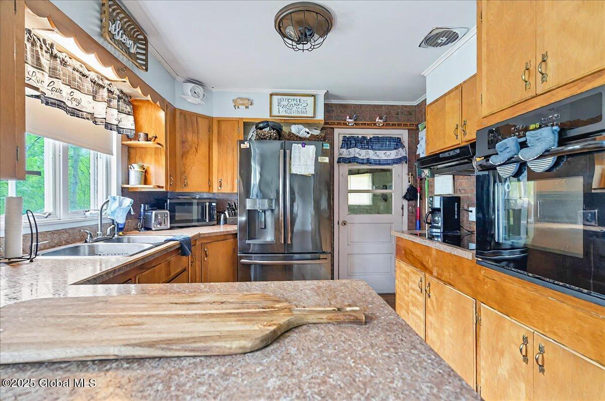 297 Speigletown Road, Troy, New York image 10