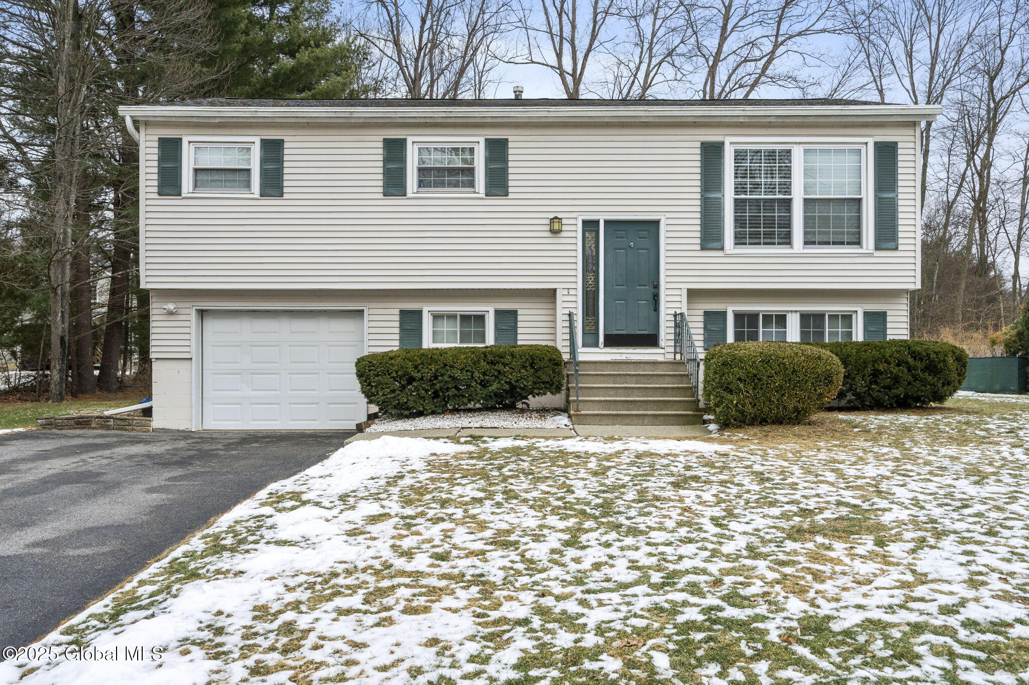 53 Walnut Drive, Clifton Park, New York image 1