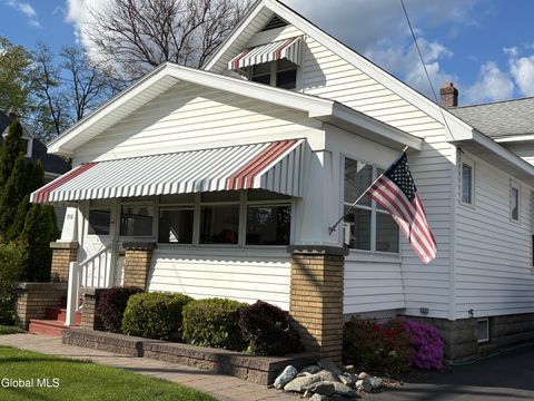 Homes For Sale - 310 Princetown Road<br/> Schenectady, NY 12306