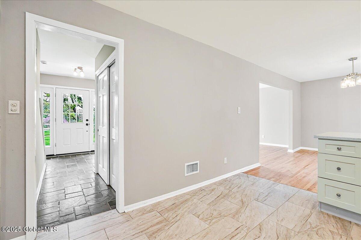 124 Maplewood Drive, Glenville, New York image 5