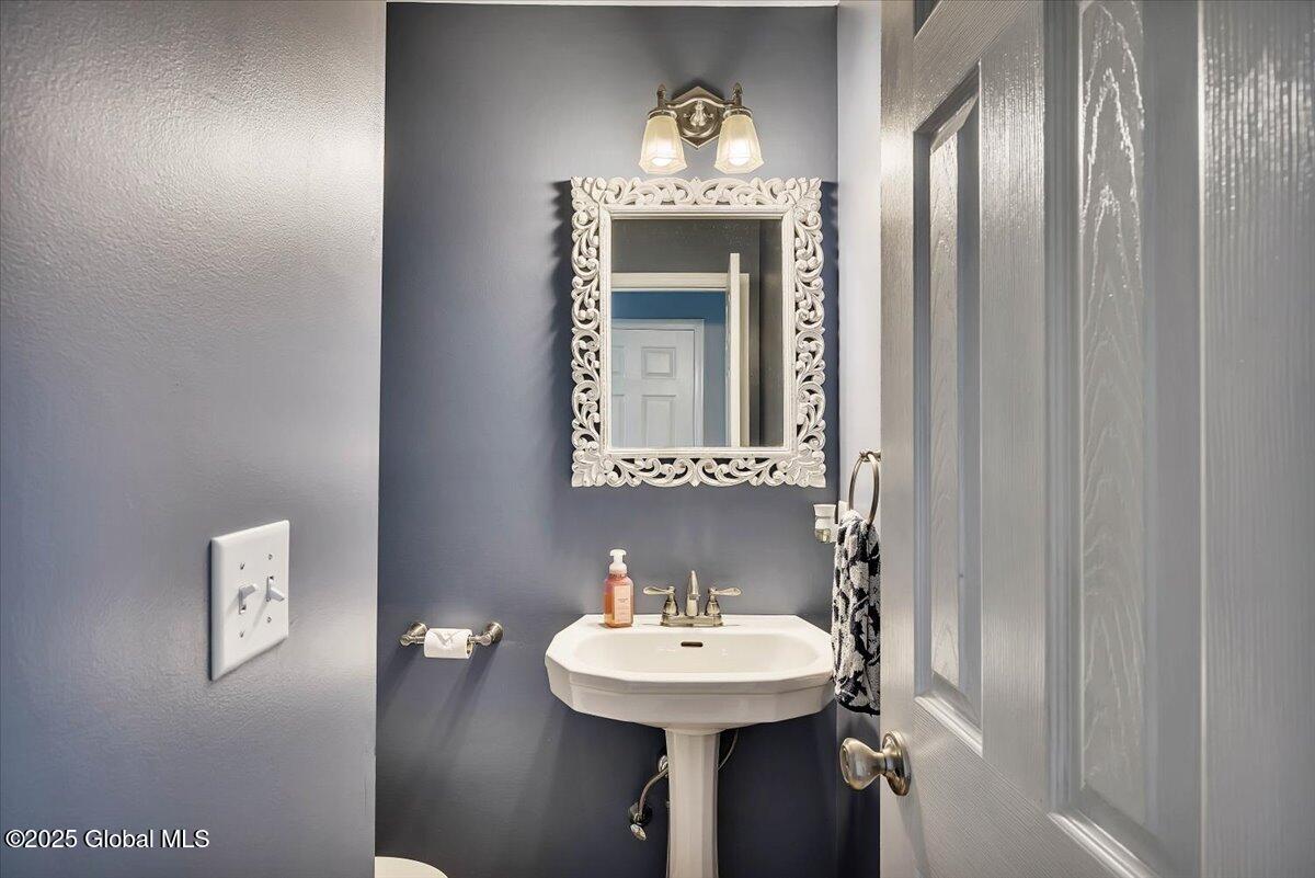 13 Willowbrook Terrace, Clifton Park, New York image 14
