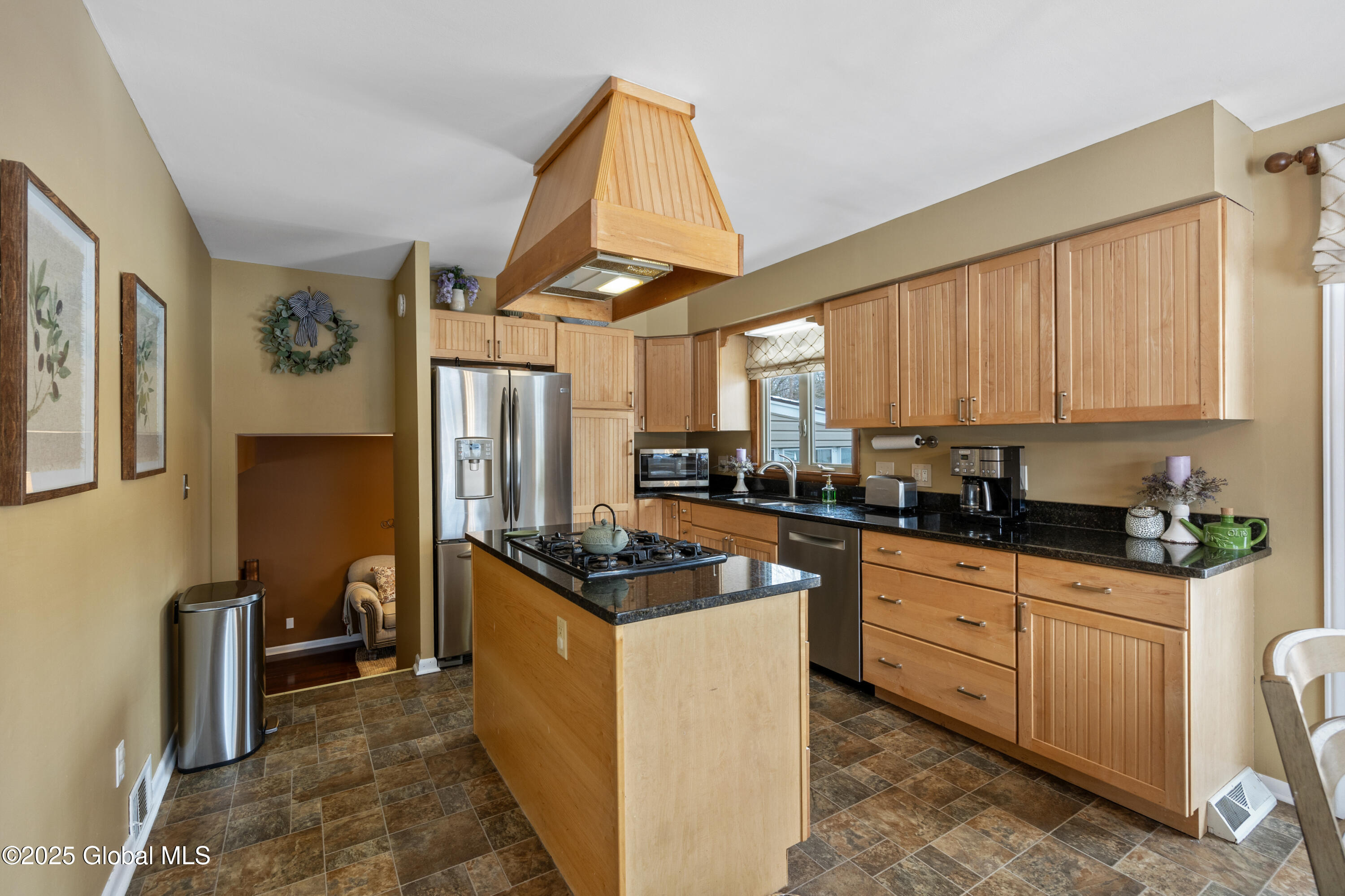 9 St. Anna Lane, Glenville, New York image 6