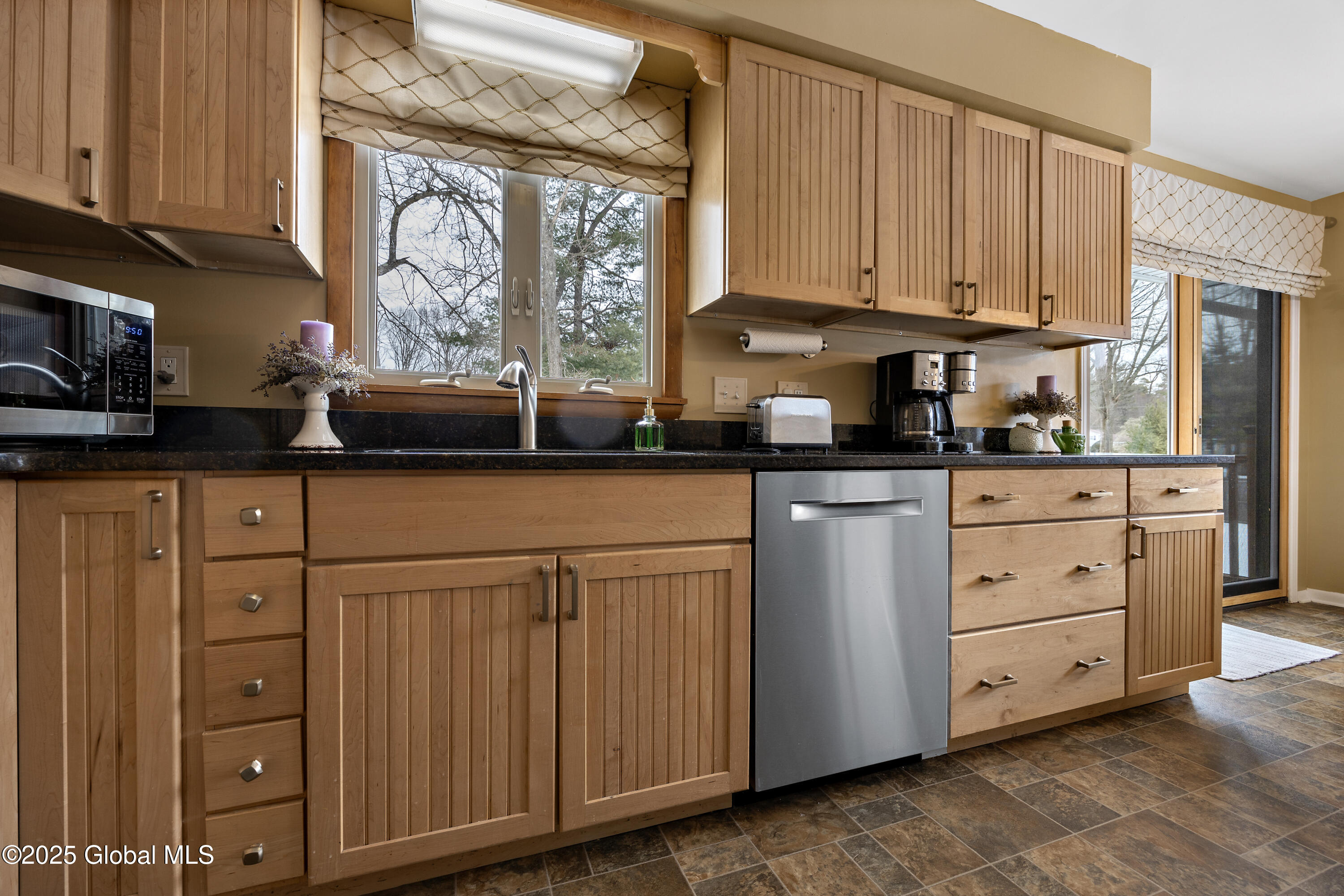 9 St. Anna Lane, Glenville, New York image 9