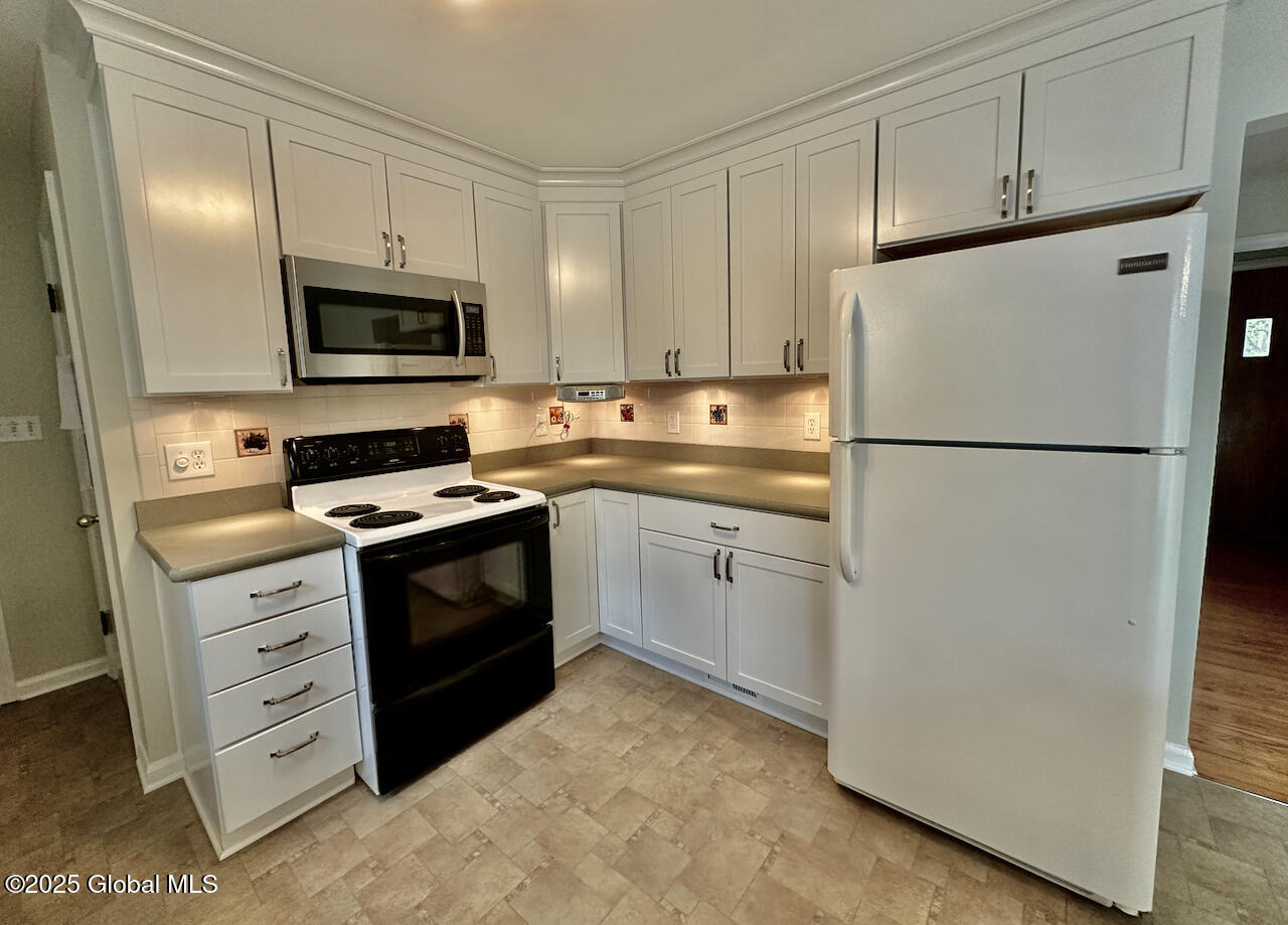 6 Hillandale Drive, Ballston Lake, New York image 10