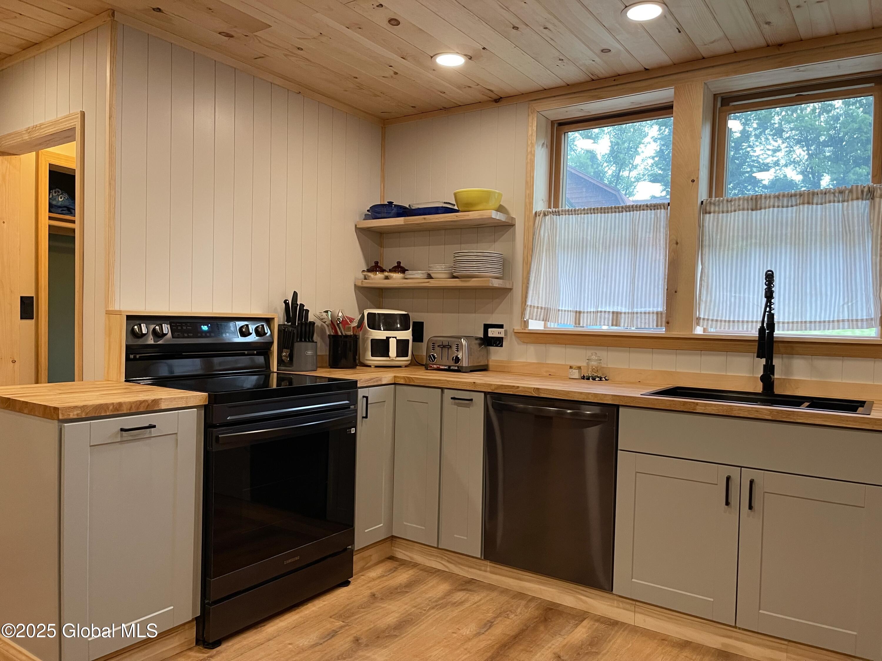 132 Tomhannock Road, Valley Falls, New York image 6